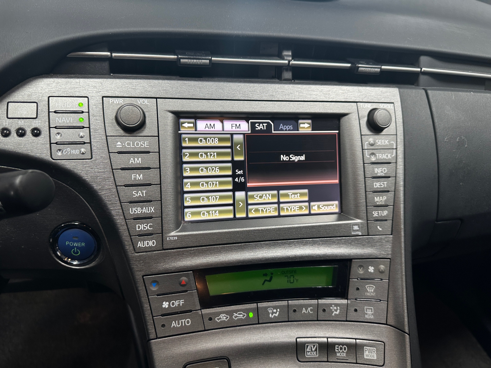 Thumbnail: 2014 Toyota Prius - 3