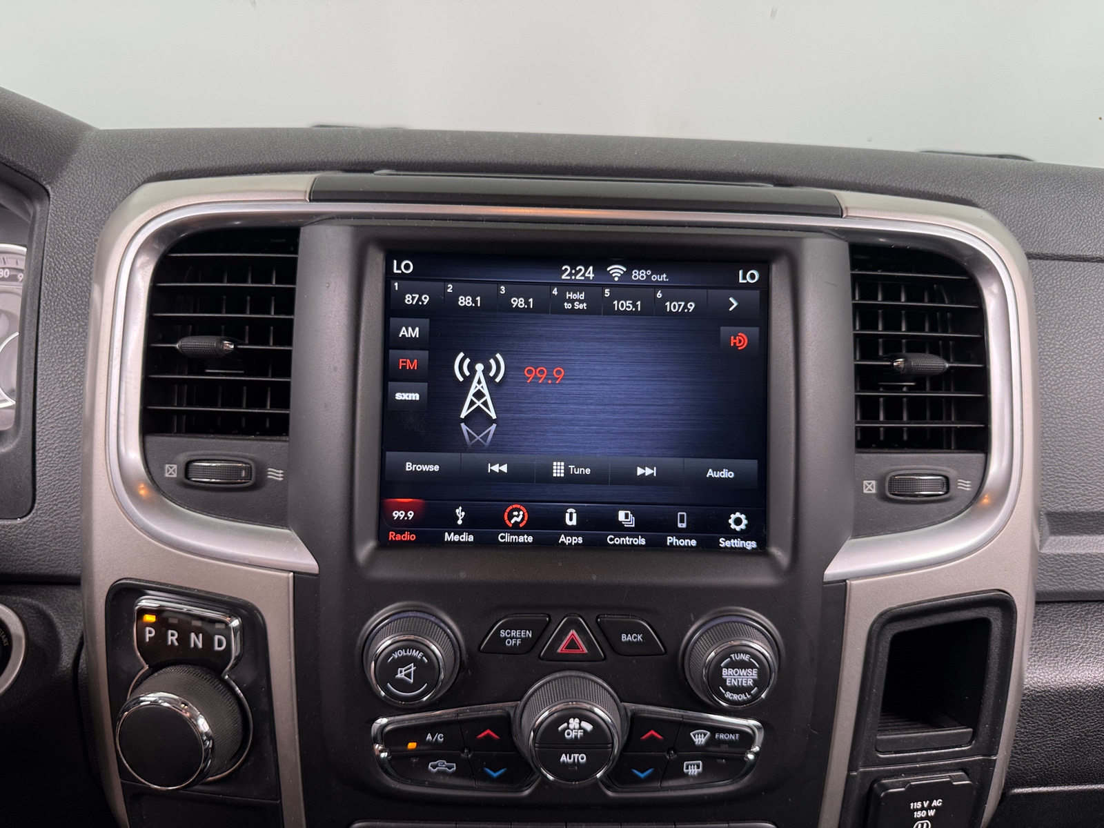 Thumbnail: 2019 RAM 1500 Classic - 4
