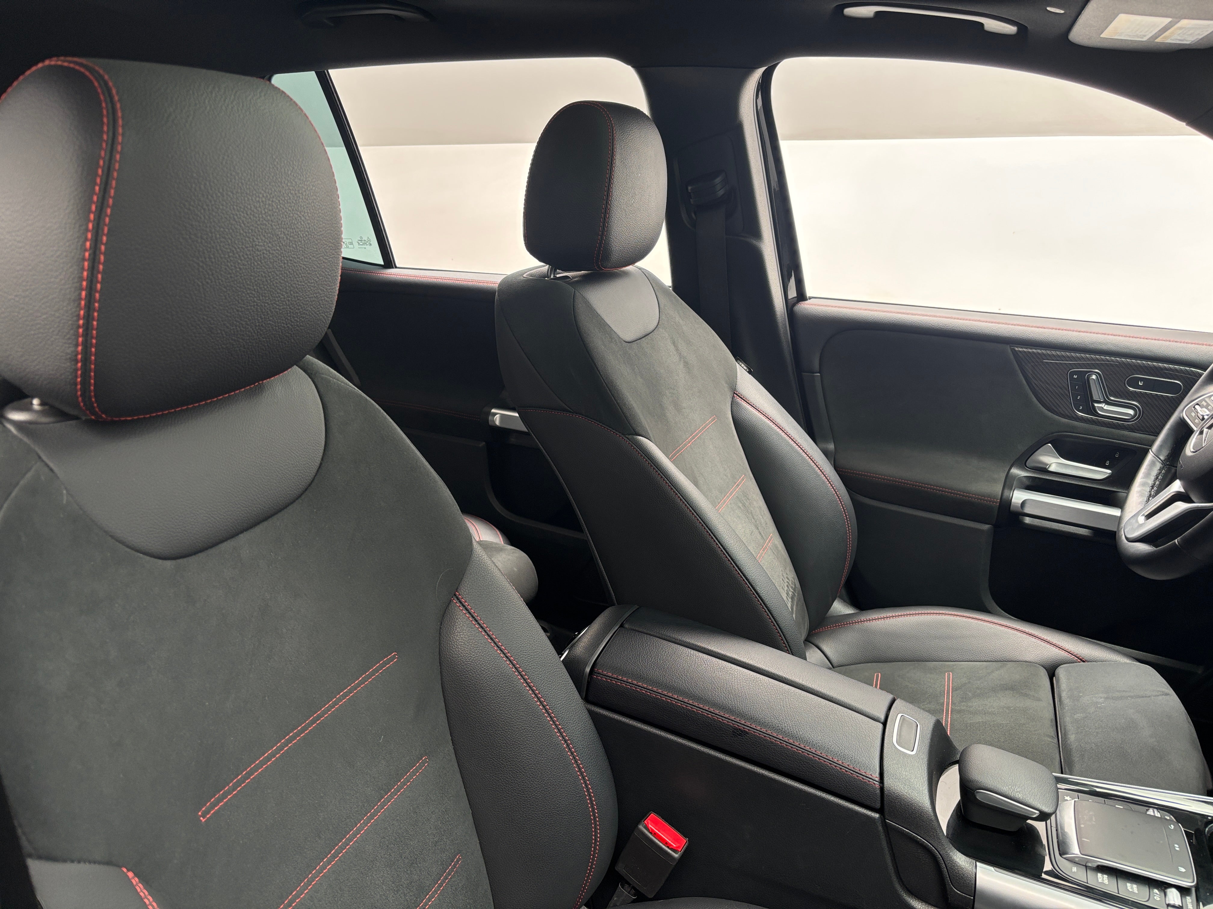 2023 Mercedes-Benz GLB Base