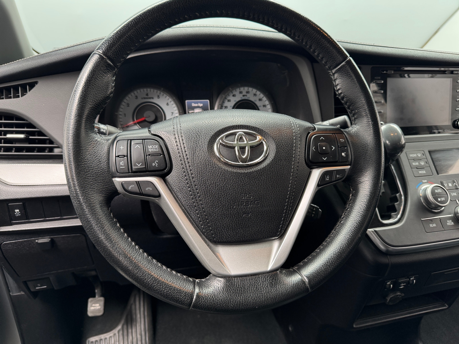 Thumbnail: 2019 Toyota Sienna - 4