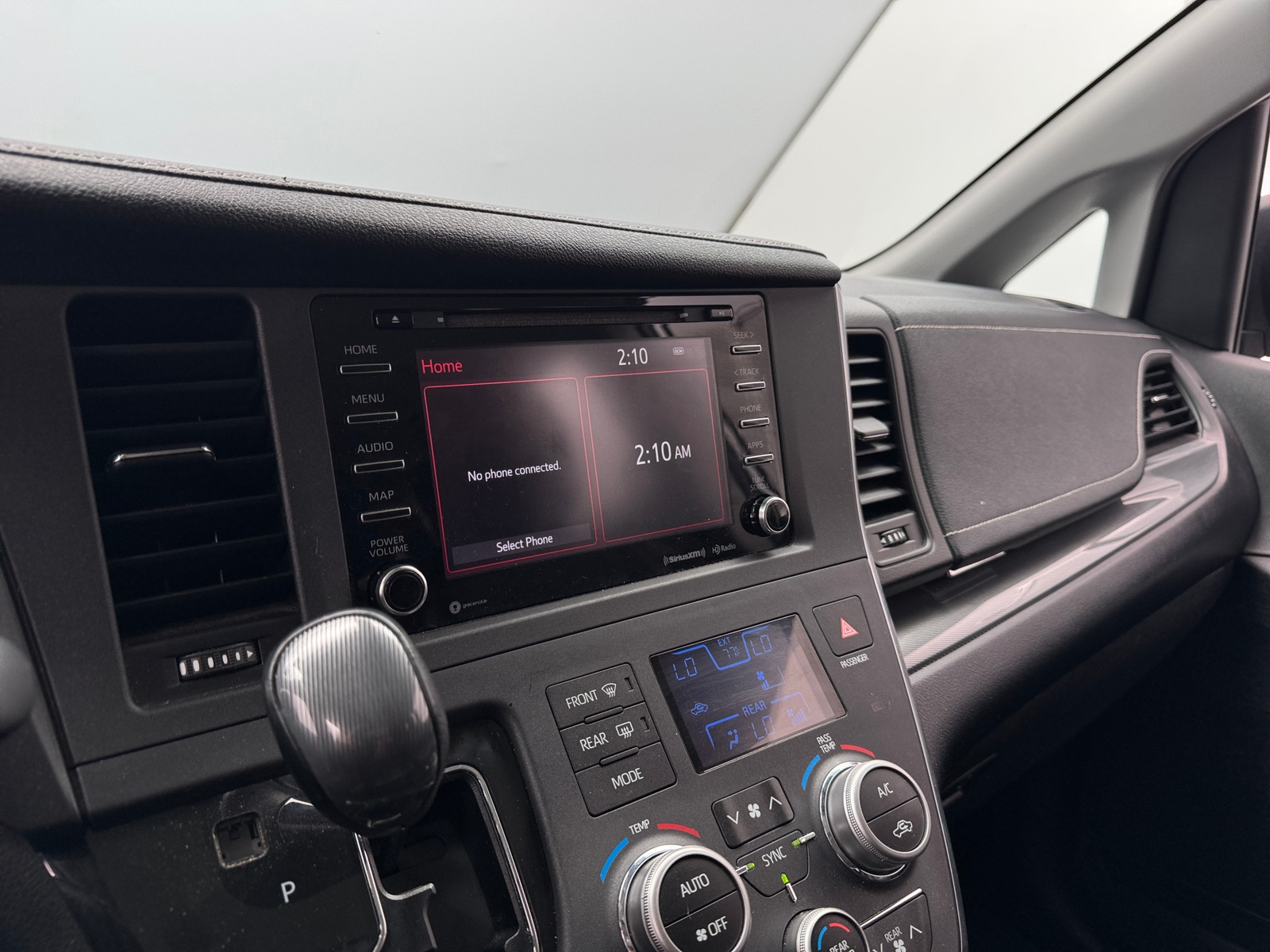 Thumbnail: 2019 Toyota Sienna - 3