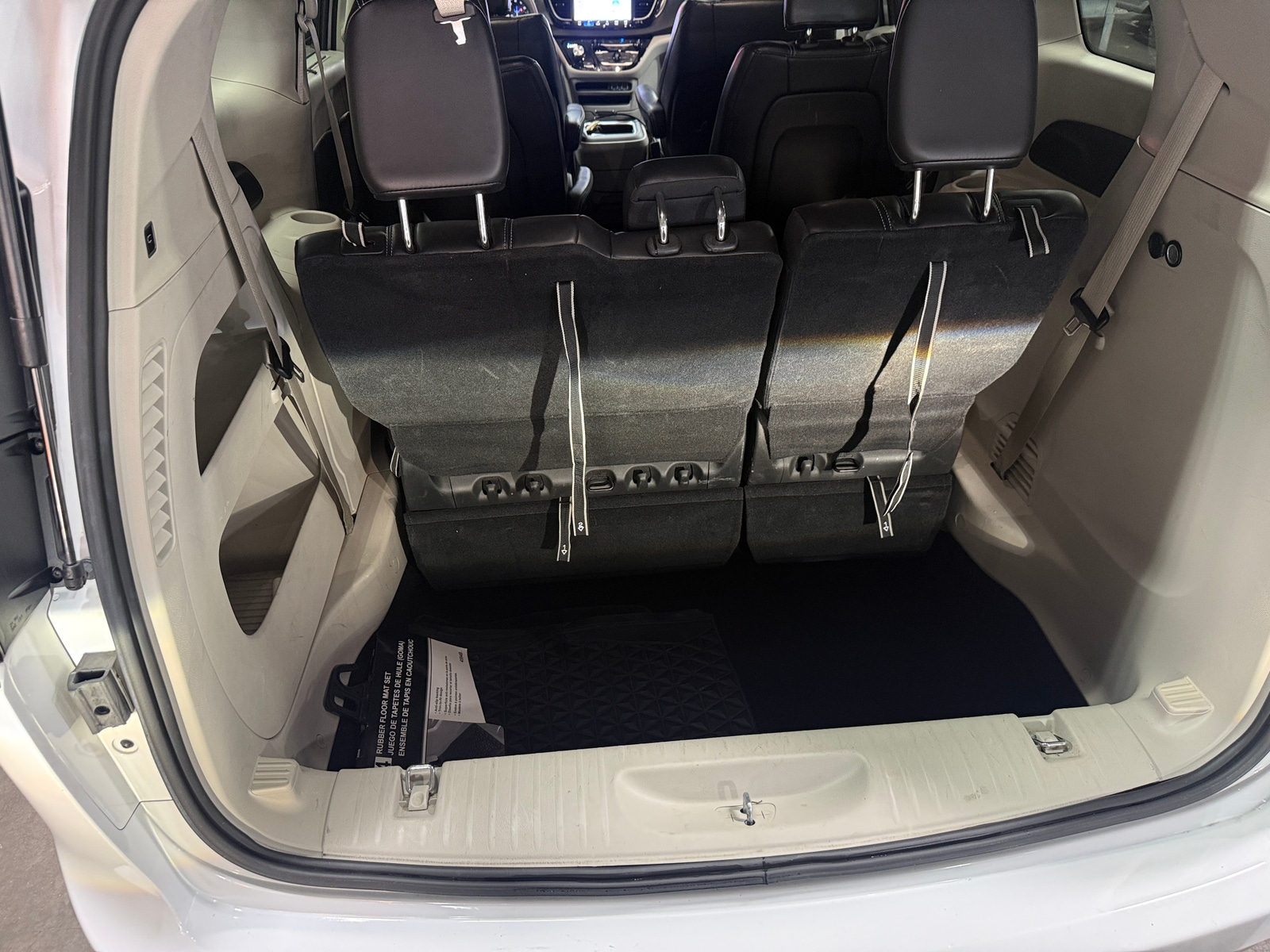 Thumbnail: 2024 Chrysler Pacifica - 6
