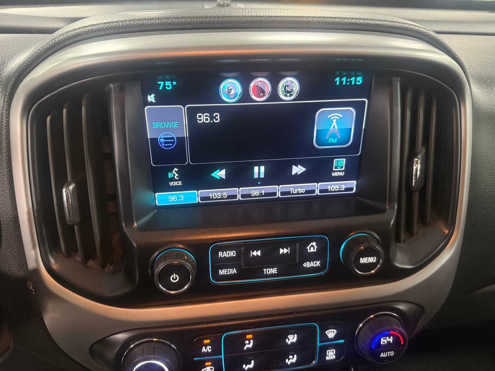 Thumbnail: 2015 Chevrolet Colorado - 3