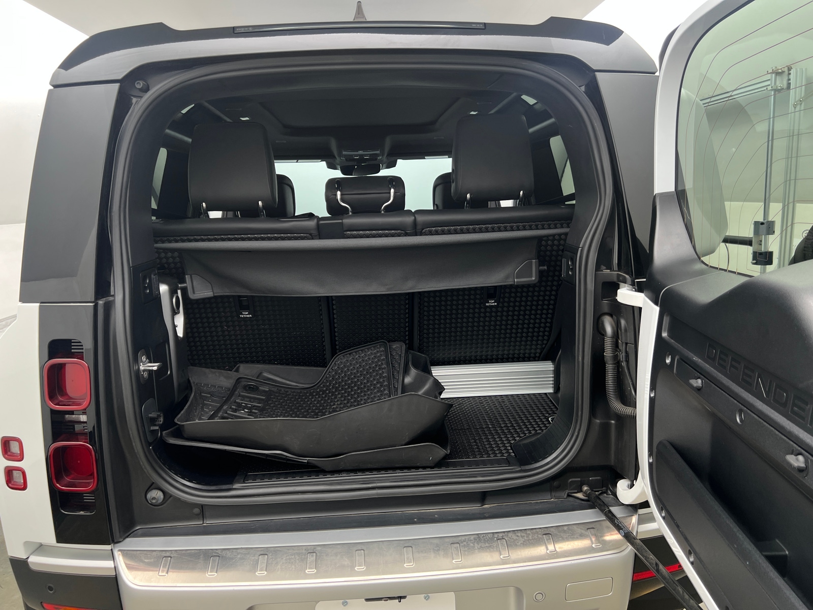 Thumbnail: 2023 Land Rover Defender - 6