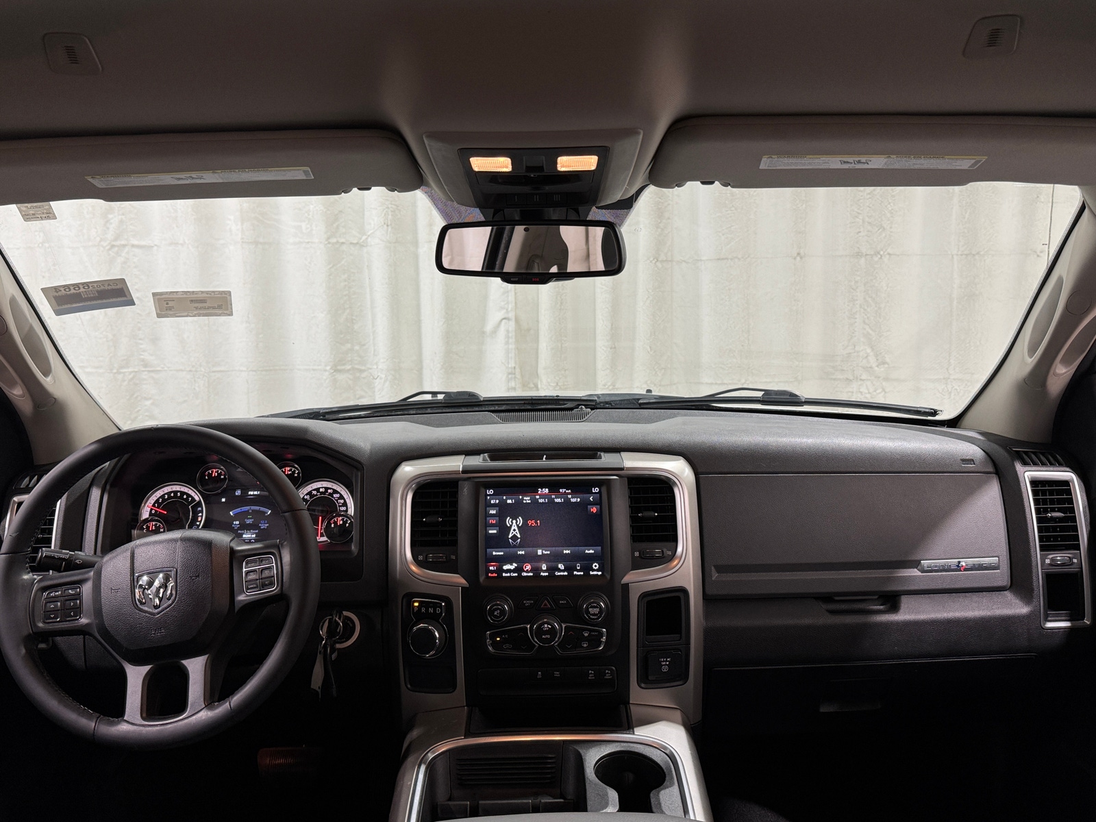 Thumbnail: 2019 RAM 1500 Classic - 3