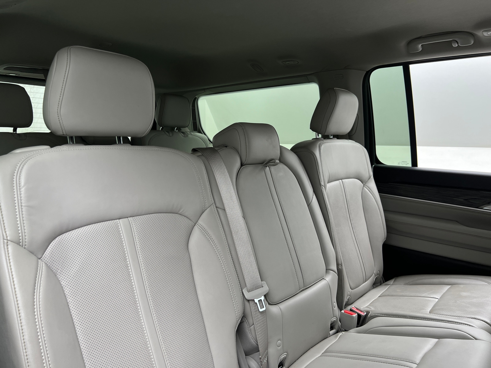Thumbnail: 2022 Jeep Wagoneer - 5