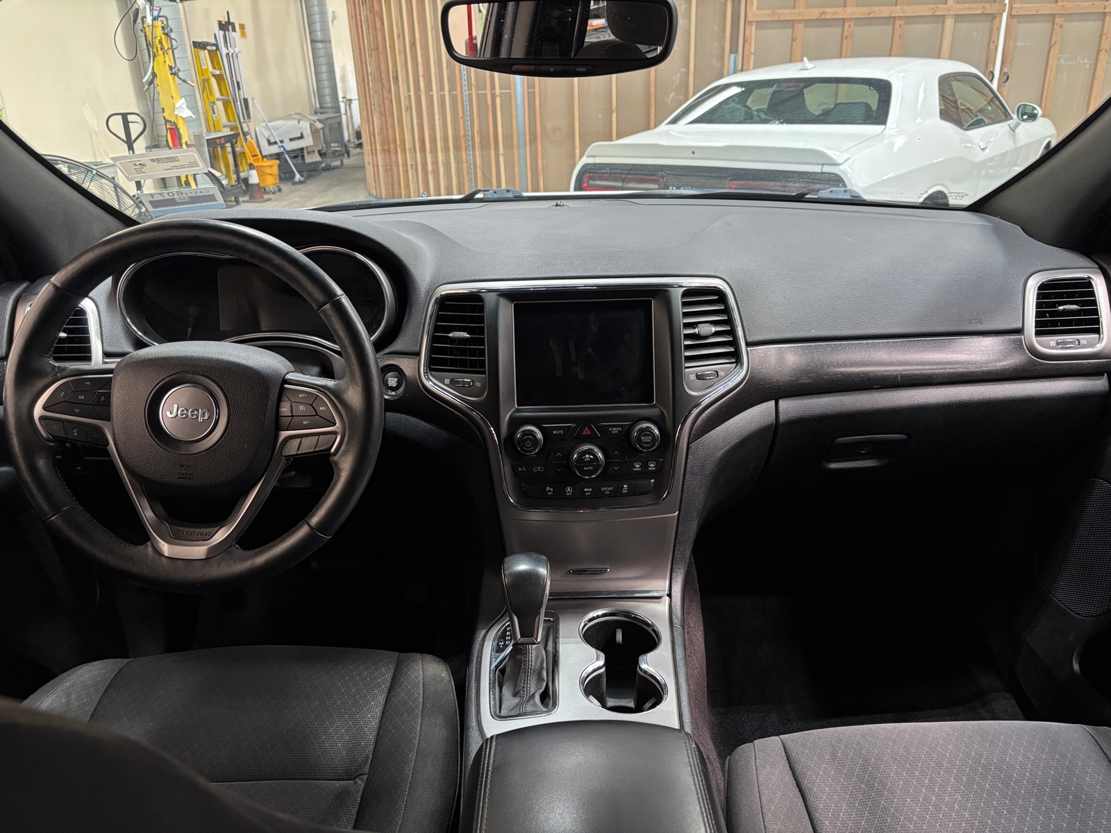 Thumbnail: 2018 Jeep Grand Cherokee - 3