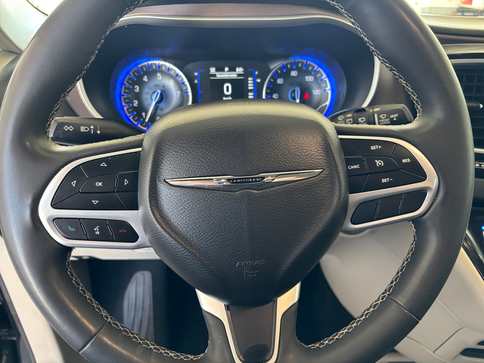 Thumbnail: 2023 Chrysler Voyager - 5