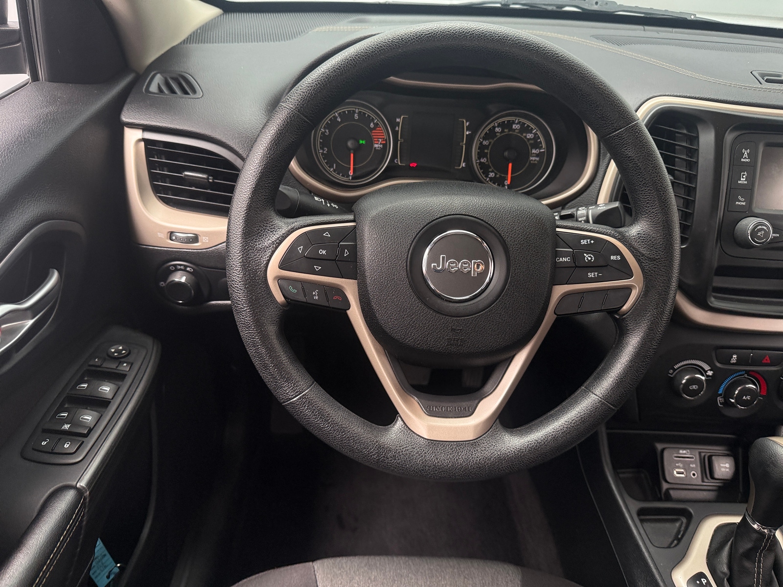 Thumbnail: 2016 Jeep Cherokee - 5