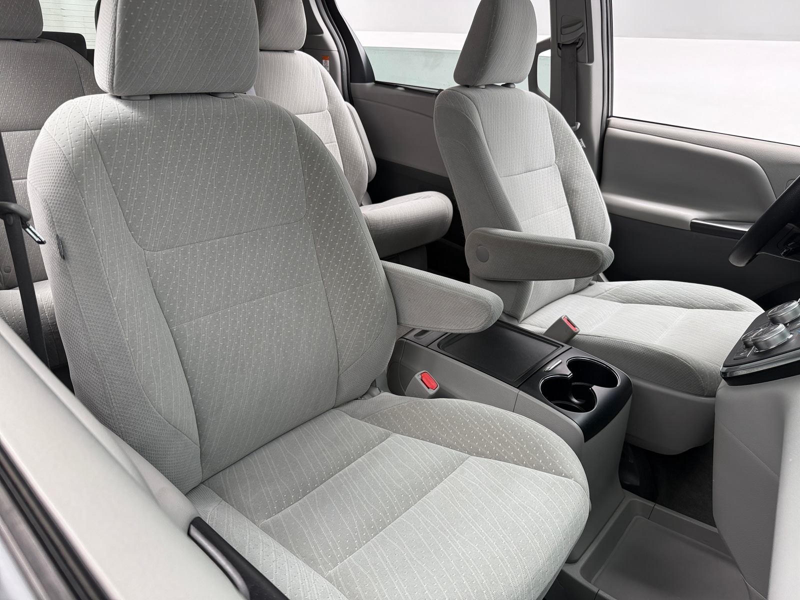Thumbnail: 2018 Toyota Sienna - 2