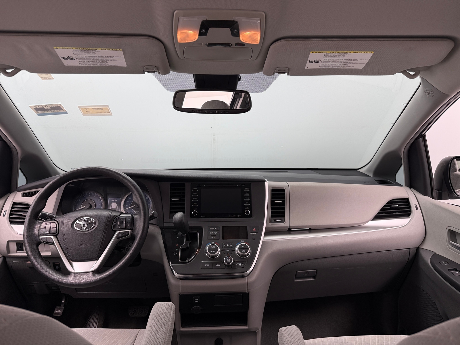Thumbnail: 2018 Toyota Sienna - 3