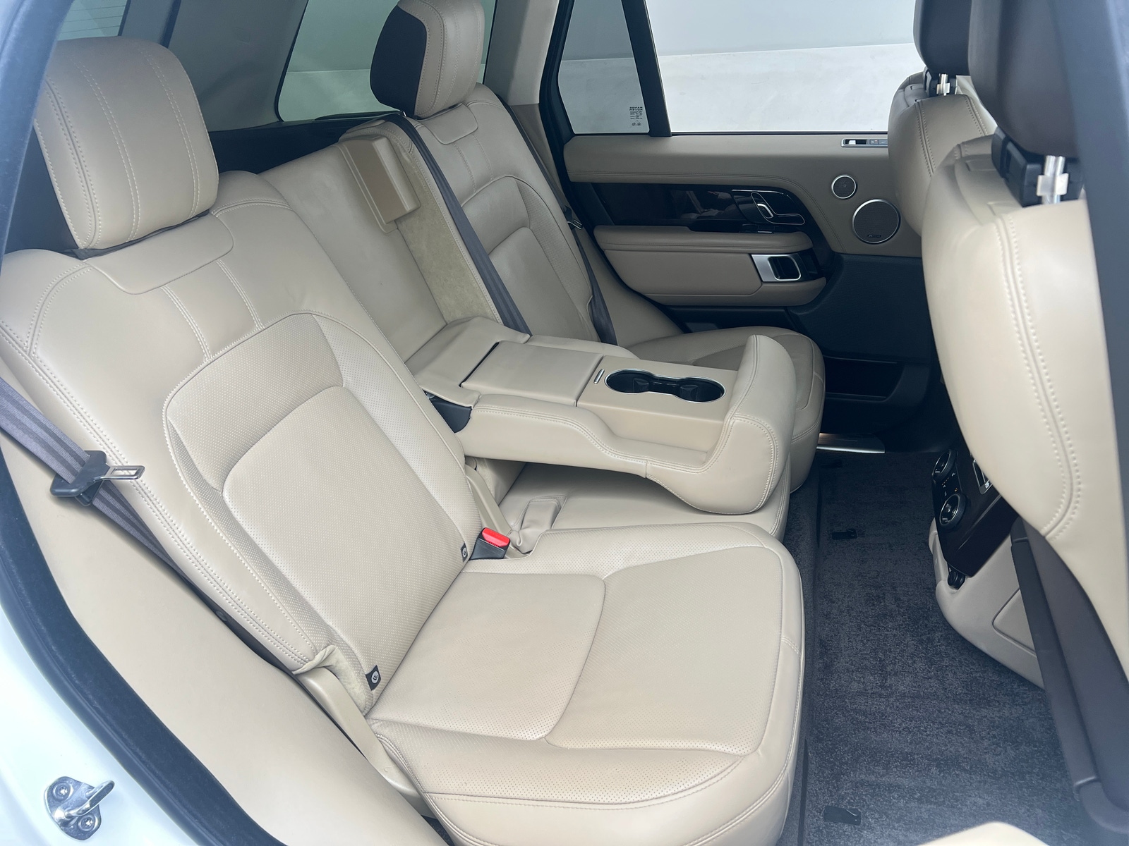Thumbnail: 2021 Land Rover Range Rover - 6