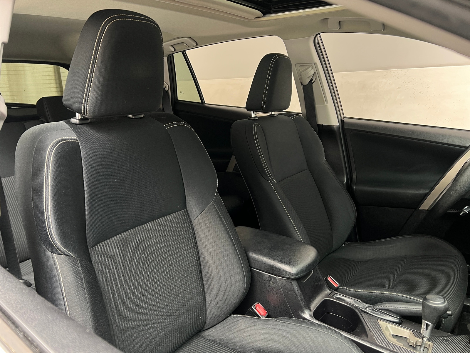 Thumbnail: 2015 Toyota RAV4 - 2