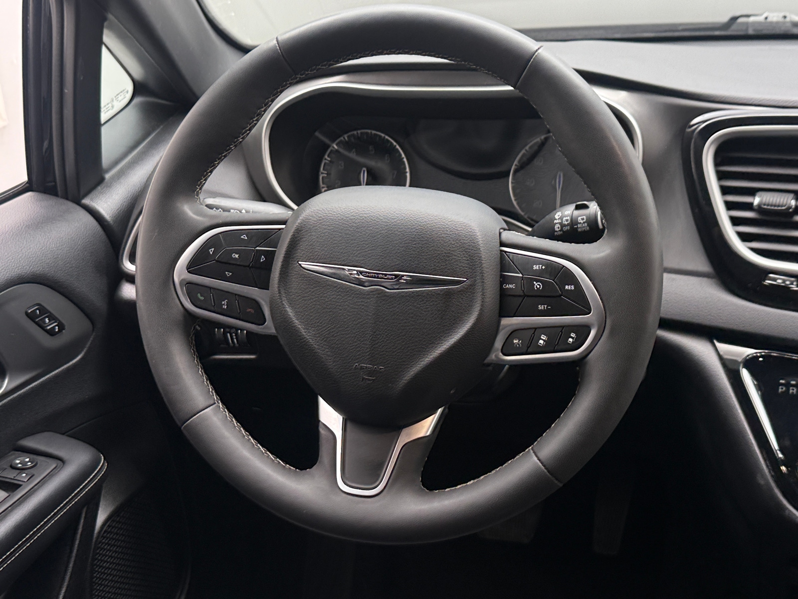 Thumbnail: 2025 Chrysler Pacifica - 4