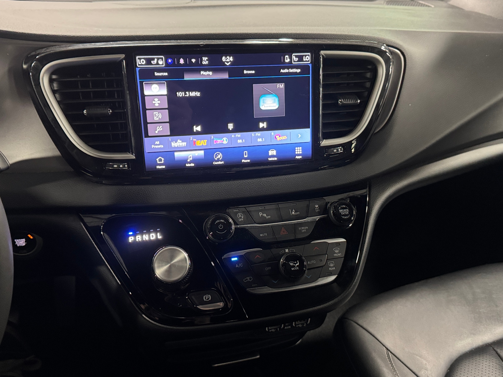 Thumbnail: 2025 Chrysler Pacifica - 3