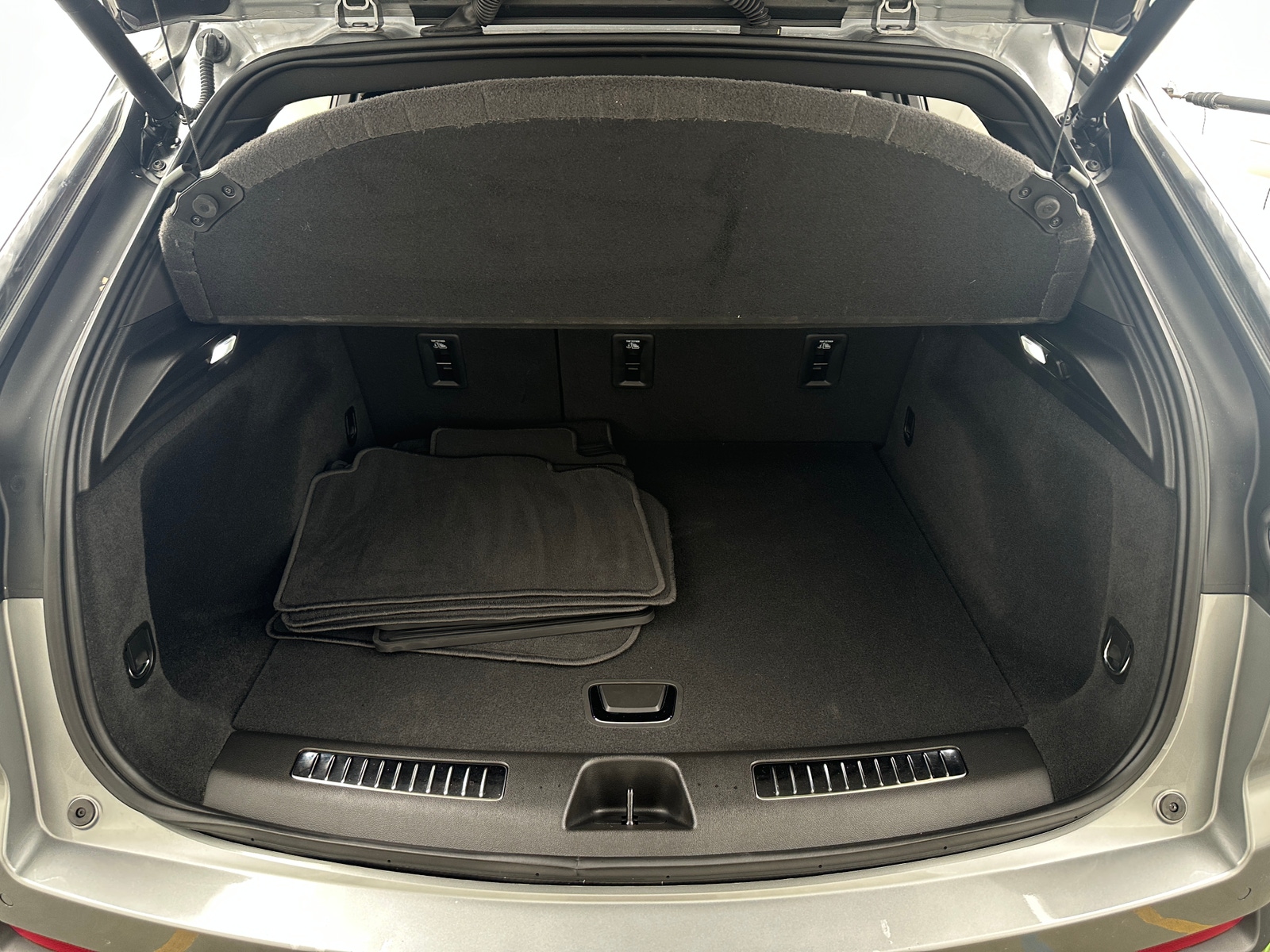 Thumbnail: 2023 Cadillac XT4 - 6