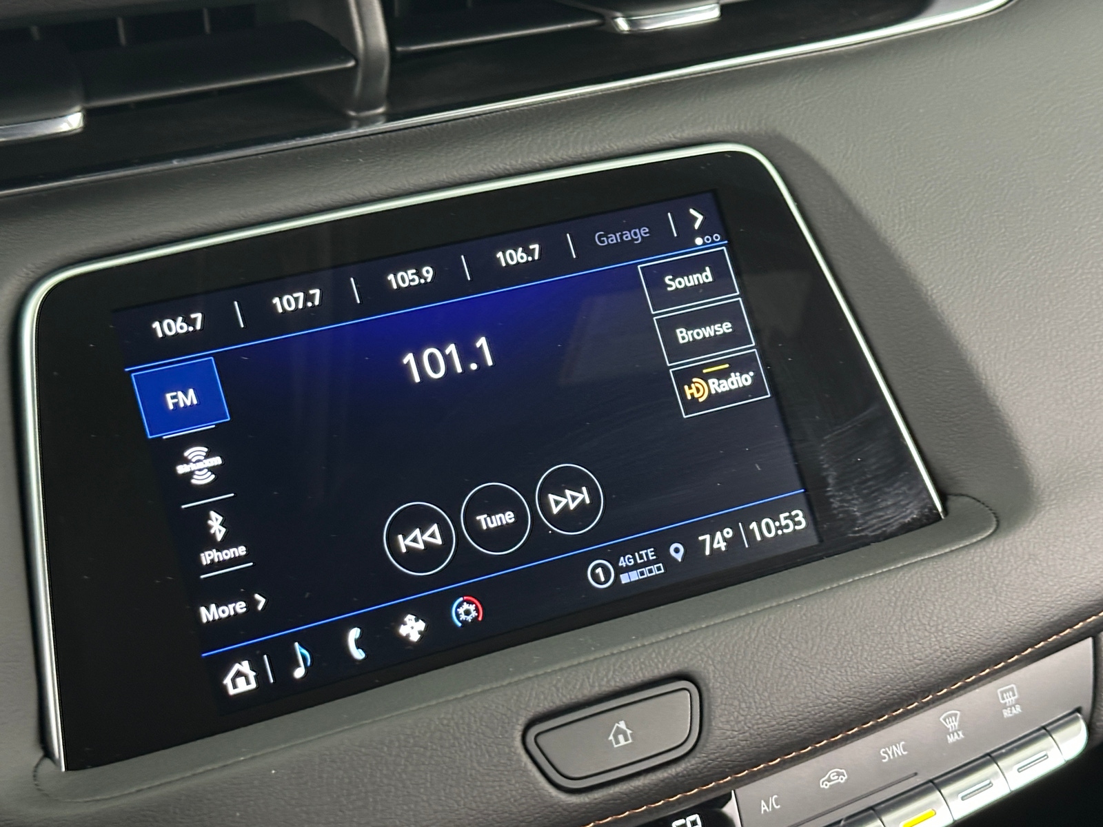 Thumbnail: 2023 Cadillac XT4 - 3