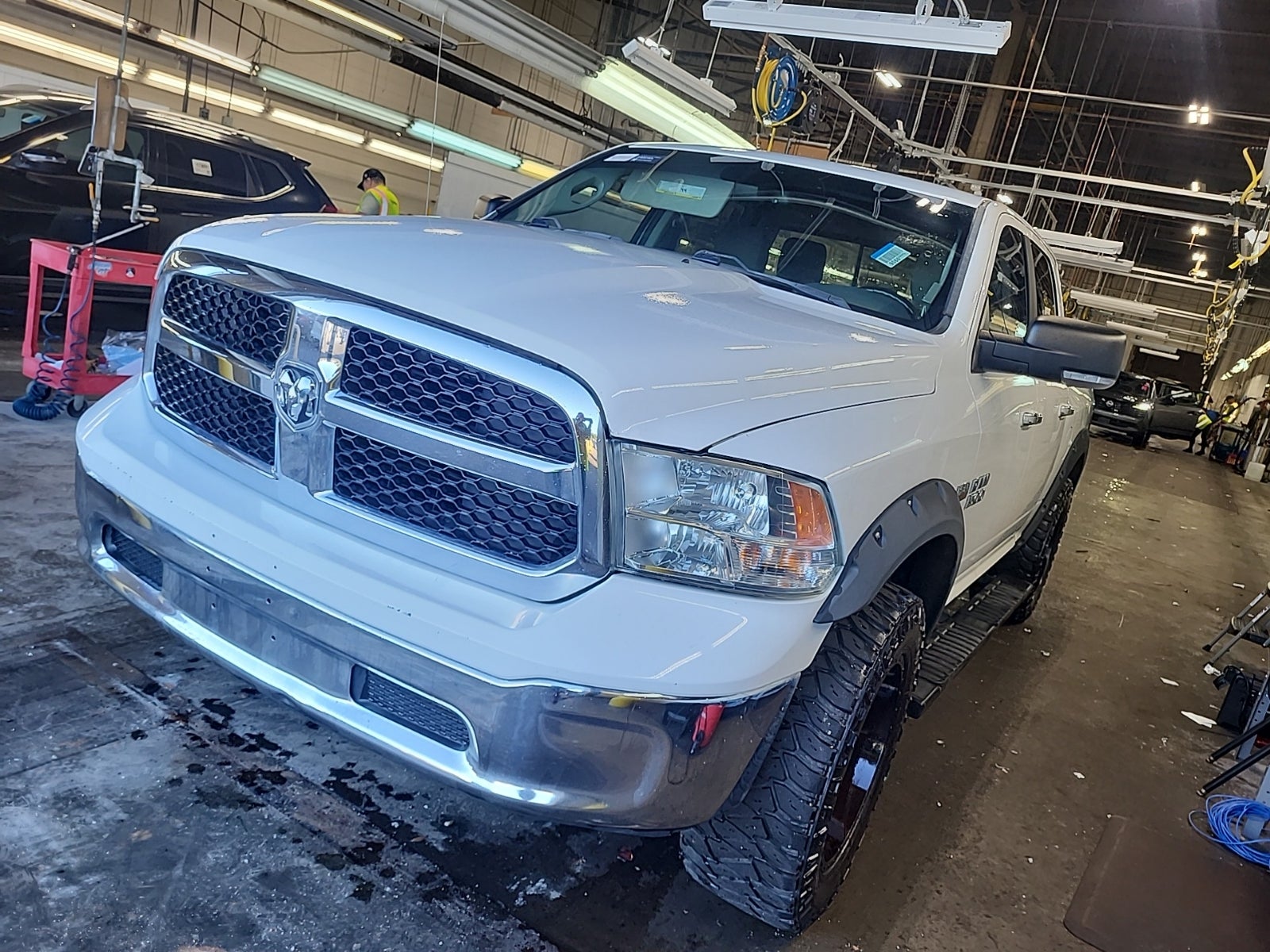 2016 Ram 1500 4WD Crew Cab 140.5" SLT