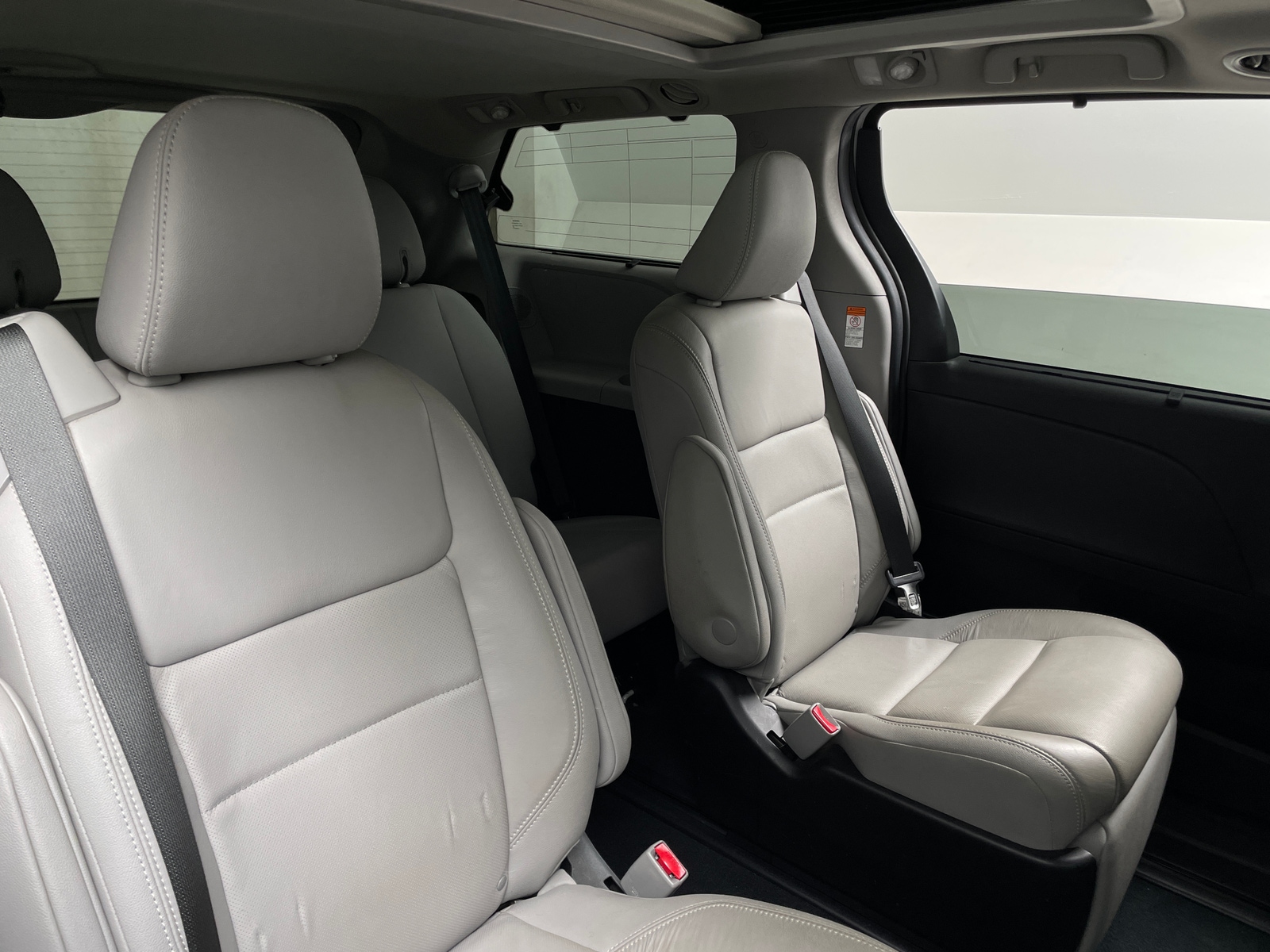 Thumbnail: 2019 Toyota Sienna - 5