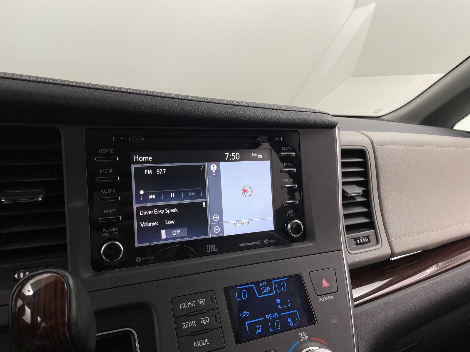 Thumbnail: 2019 Toyota Sienna - 3