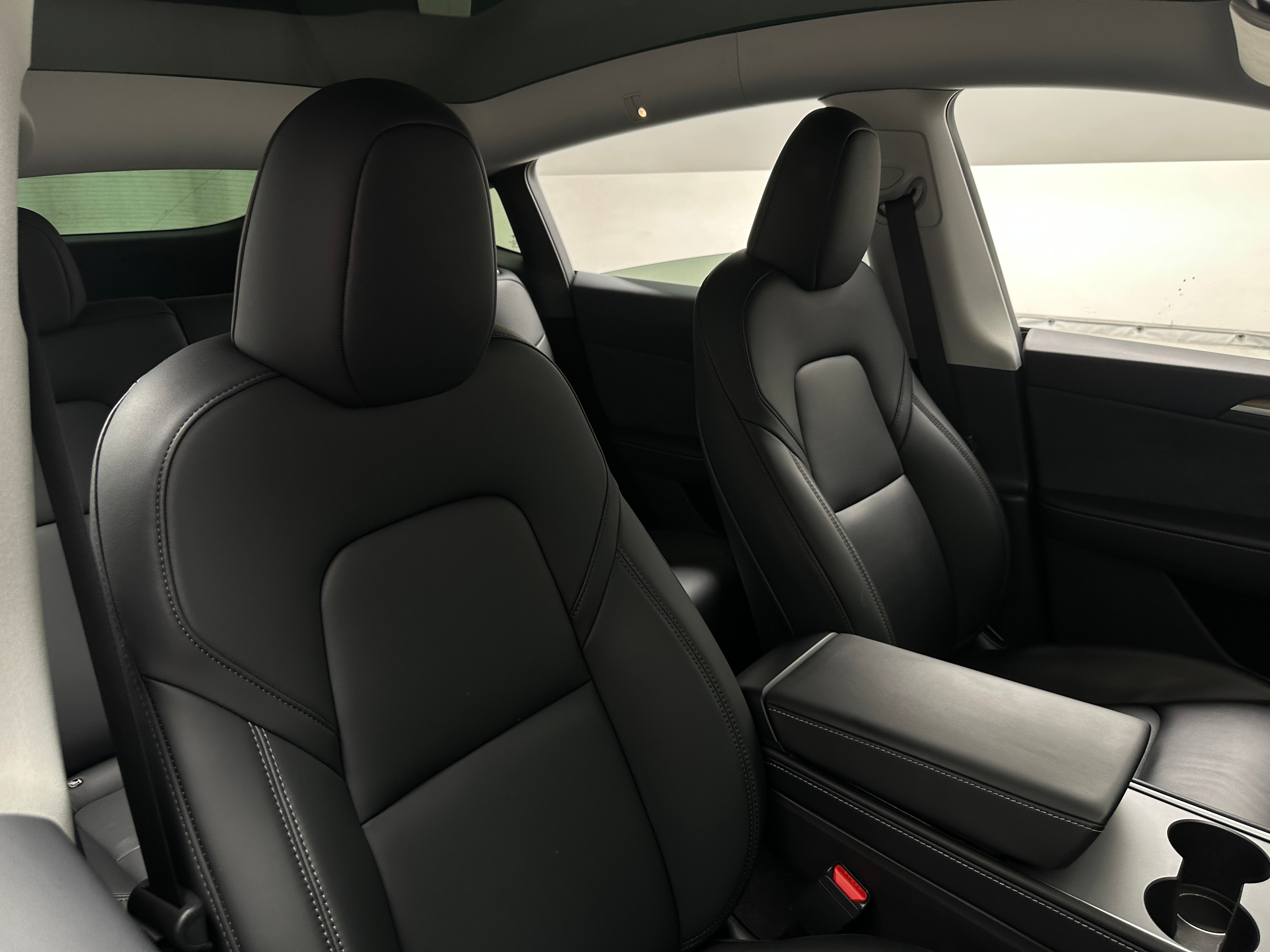 Used 2024 Tesla Model Y Long Range with VIN 7SAYGDEE8RA266892 for sale in Oak Creek, WI