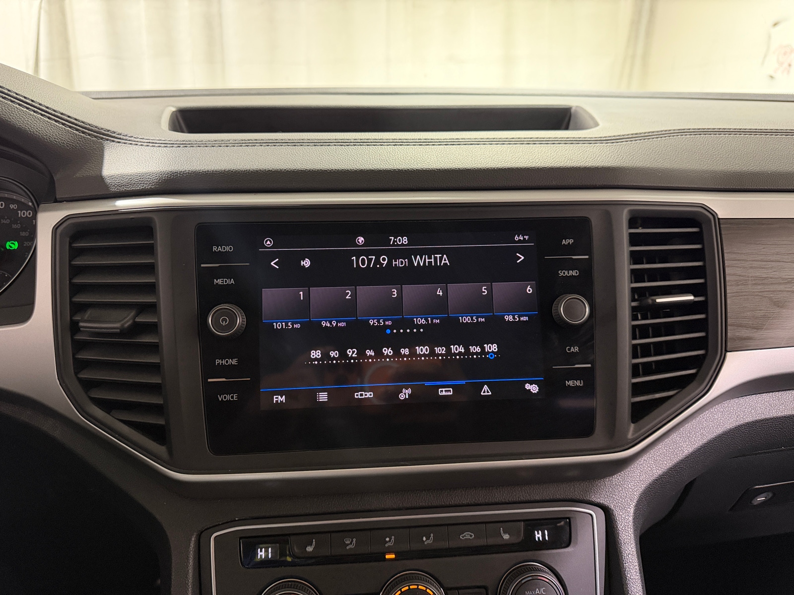 Thumbnail: 2021 Volkswagen Atlas - 4