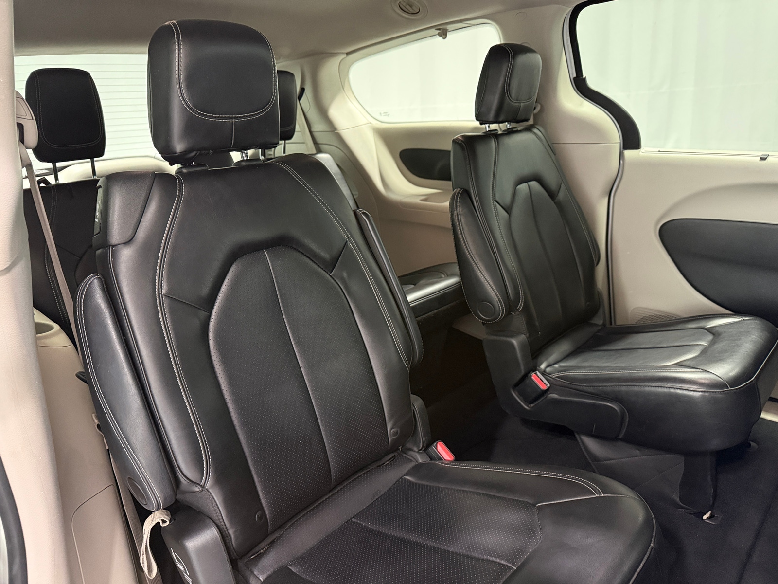 Thumbnail: 2023 Chrysler Pacifica - 5
