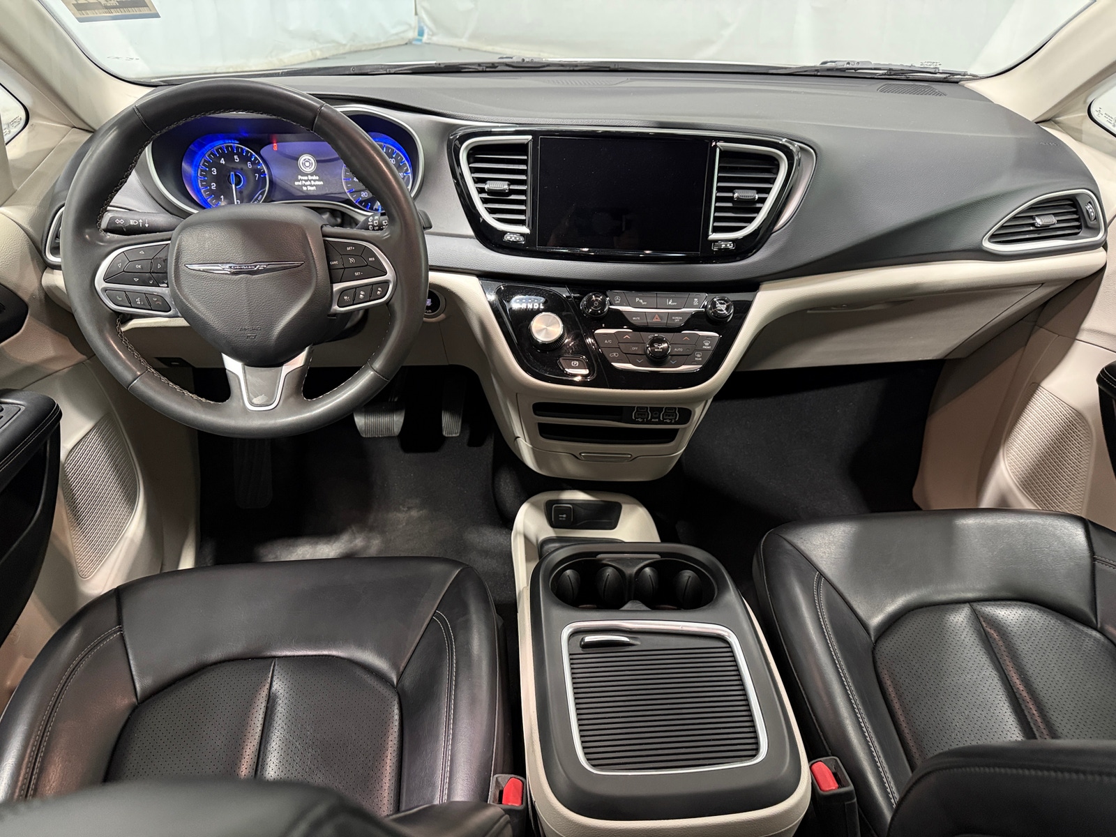 Thumbnail: 2023 Chrysler Pacifica - 2