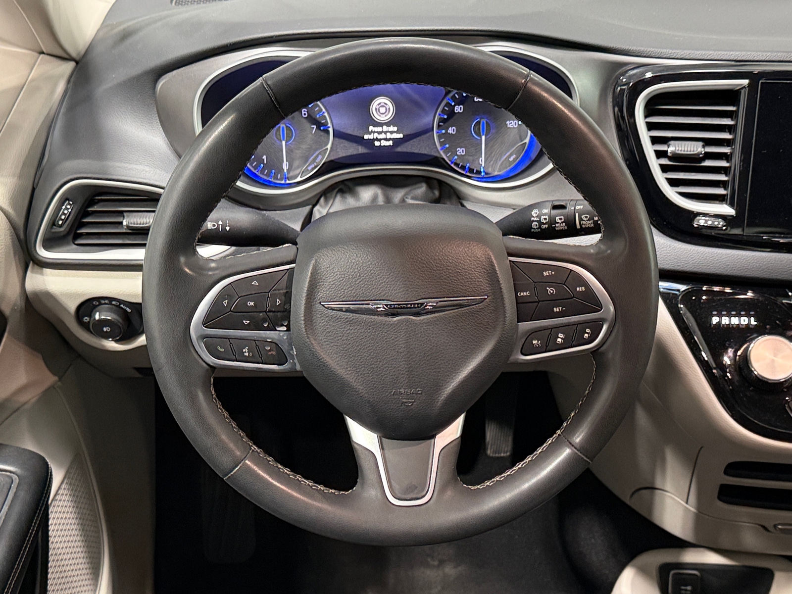 Thumbnail: 2023 Chrysler Pacifica - 4