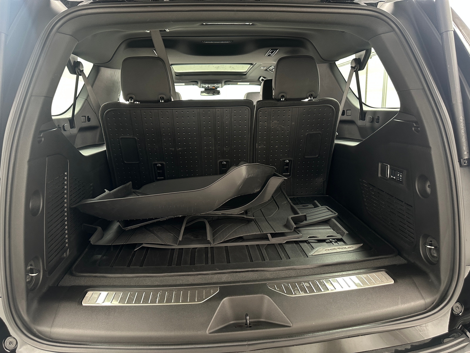 Thumbnail: 2026 Chevrolet Suburban - 6