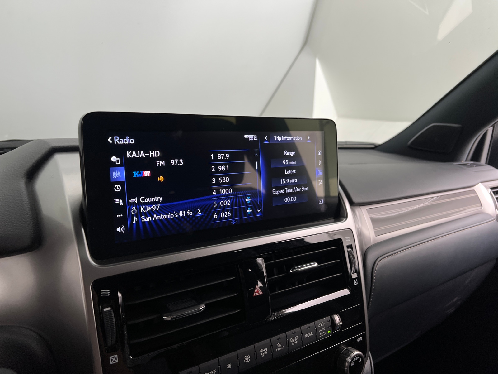 Thumbnail: 2023 Lexus GX - 3
