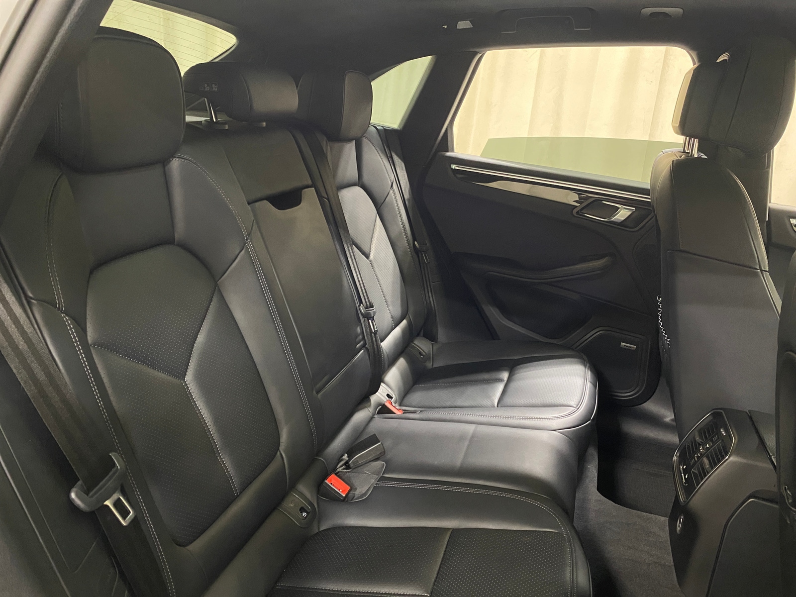Thumbnail: 2024 Porsche Macan - 5