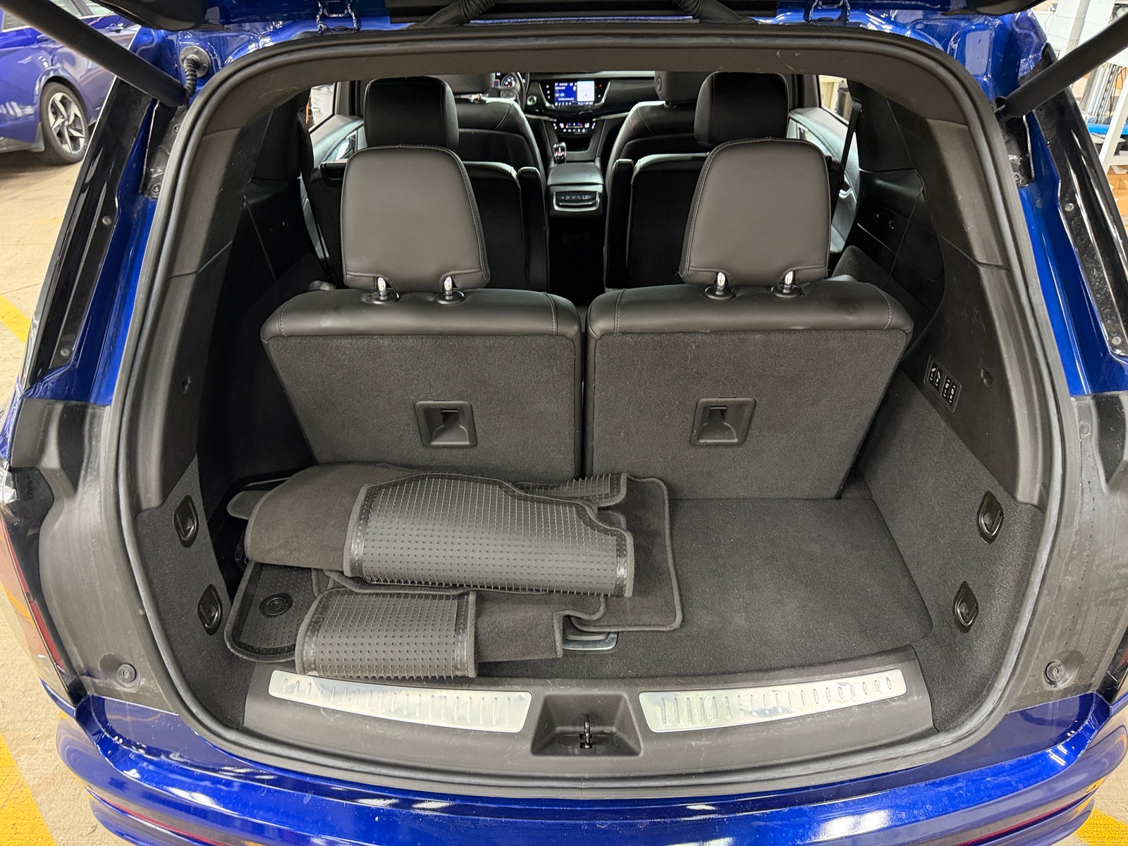 Thumbnail: 2023 Cadillac XT6 - 6