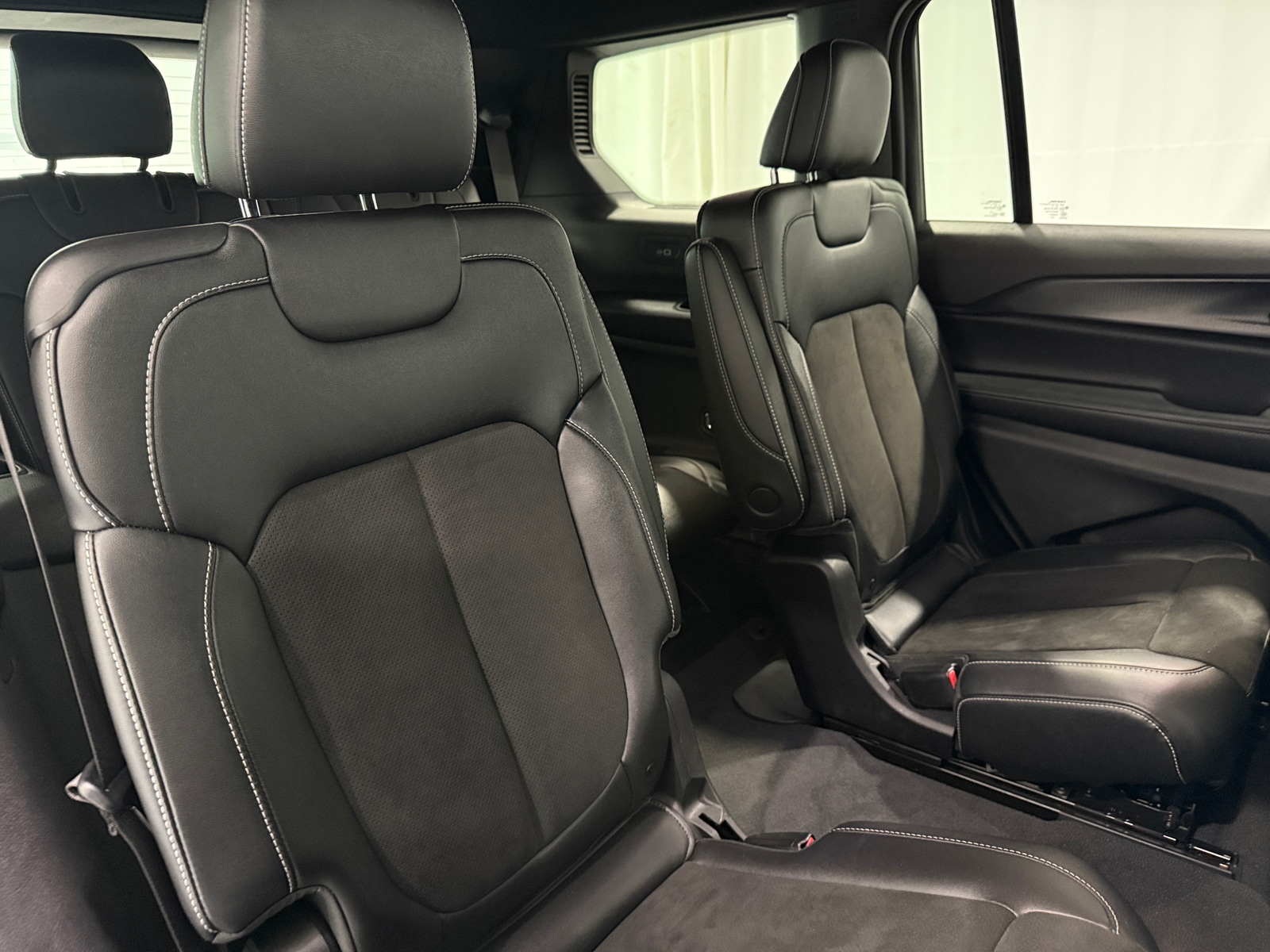 Thumbnail: 2023 Jeep Grand Cherokee L - 5