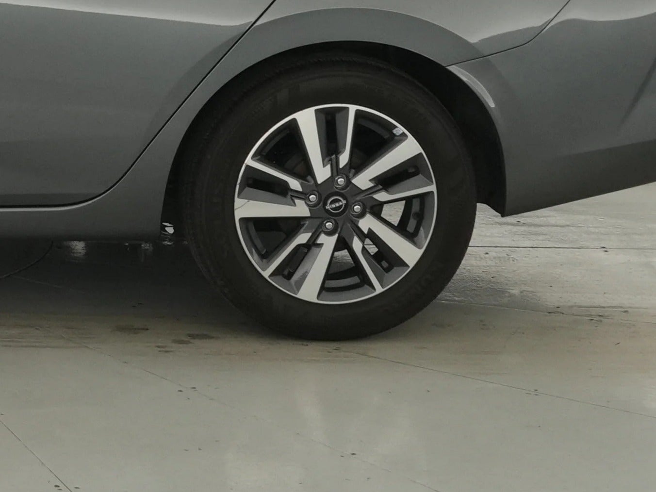 2025 Nissan Versa Sedan SV - Photo 14