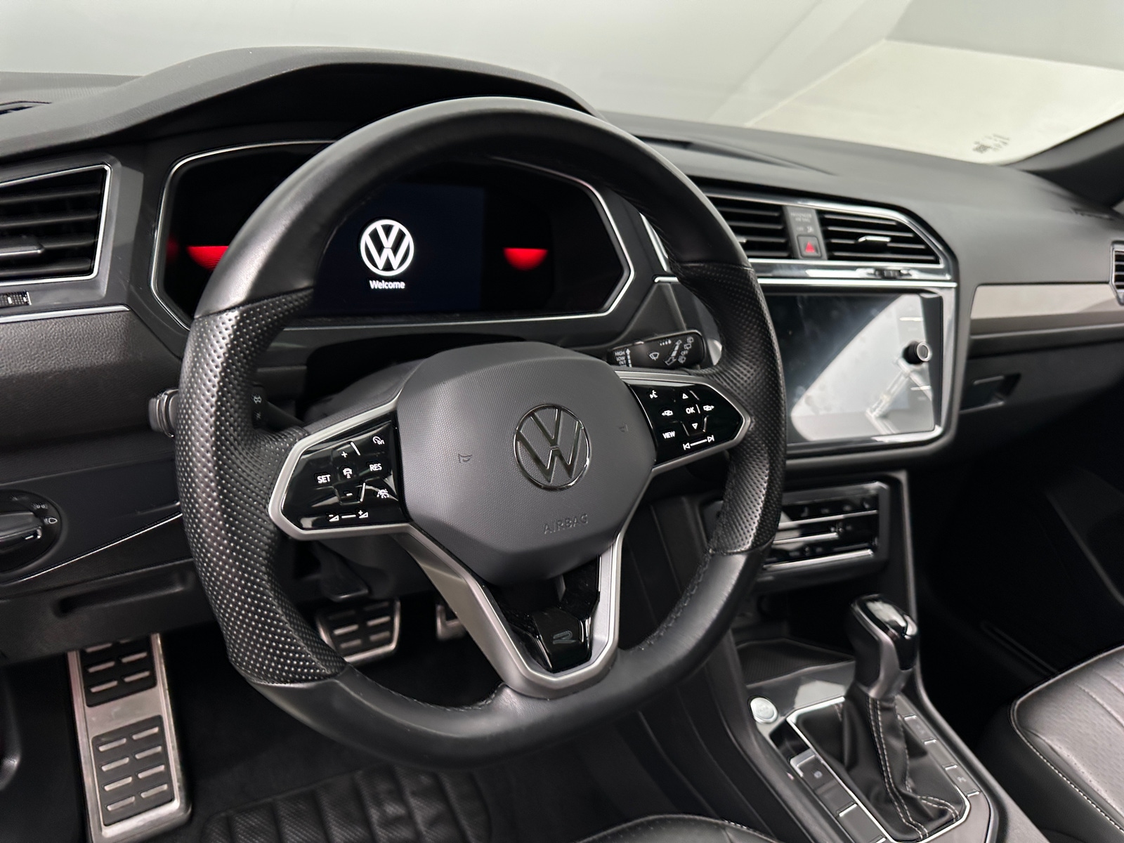 Thumbnail: 2022 Volkswagen Tiguan - 5