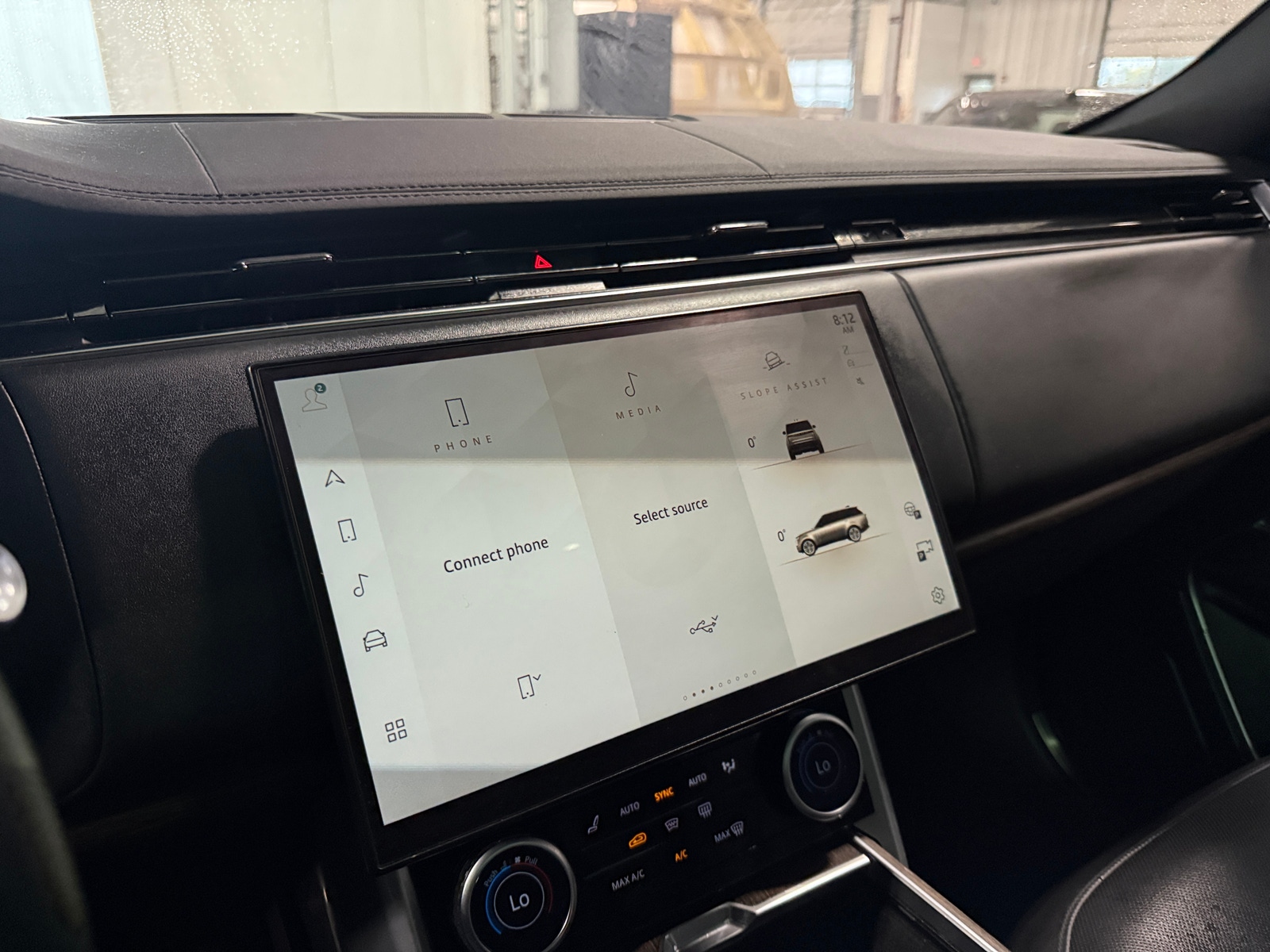 Thumbnail: 2023 Land Rover Range Rover - 3