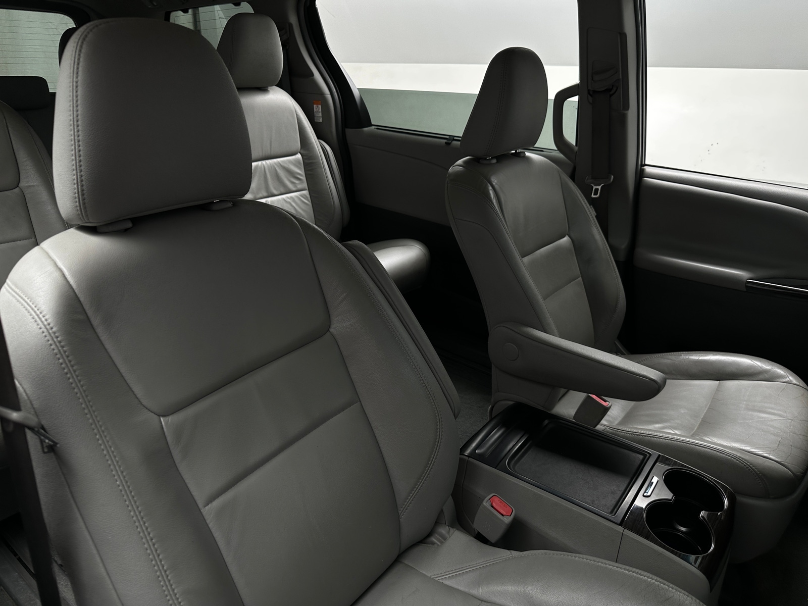 Thumbnail: 2016 Toyota Sienna - 2