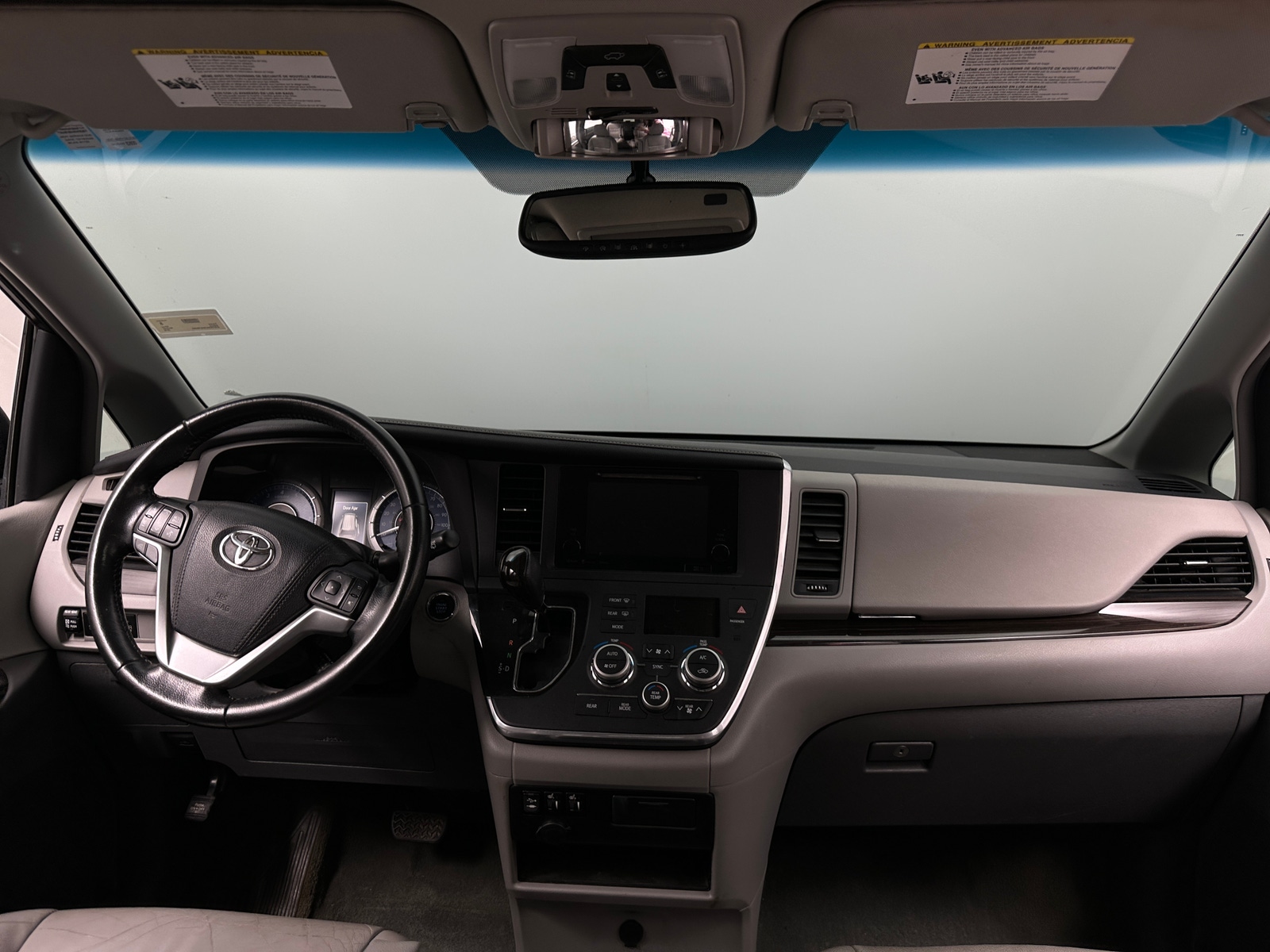 Thumbnail: 2016 Toyota Sienna - 3