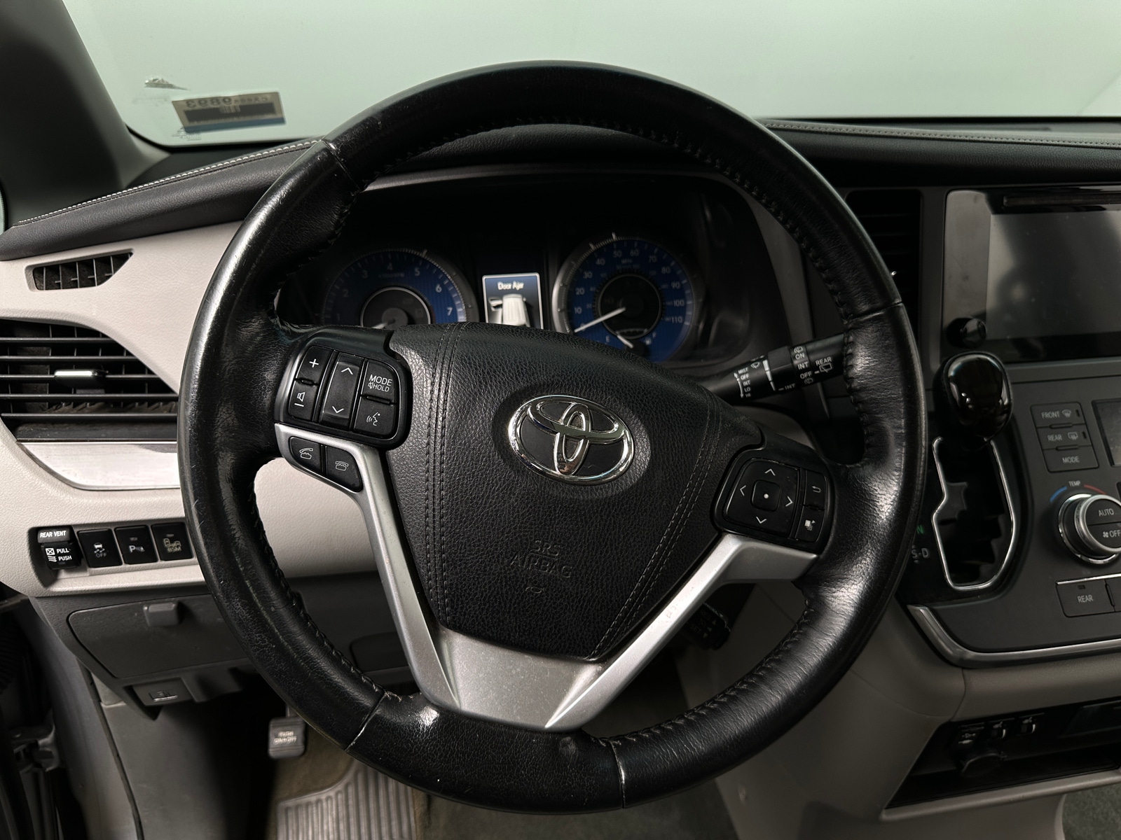 Thumbnail: 2016 Toyota Sienna - 5