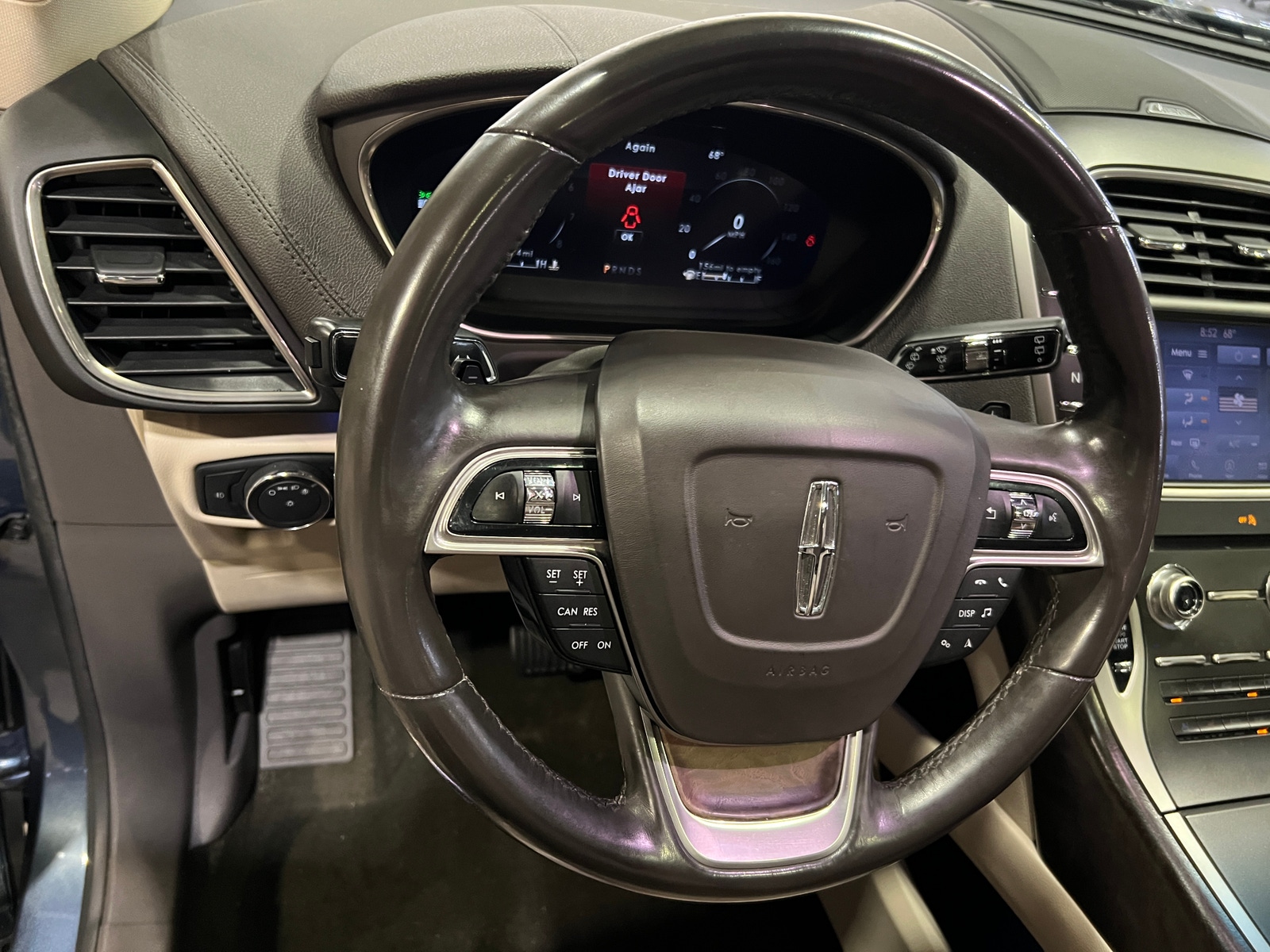 Thumbnail: 2019 Lincoln Nautilus - 4
