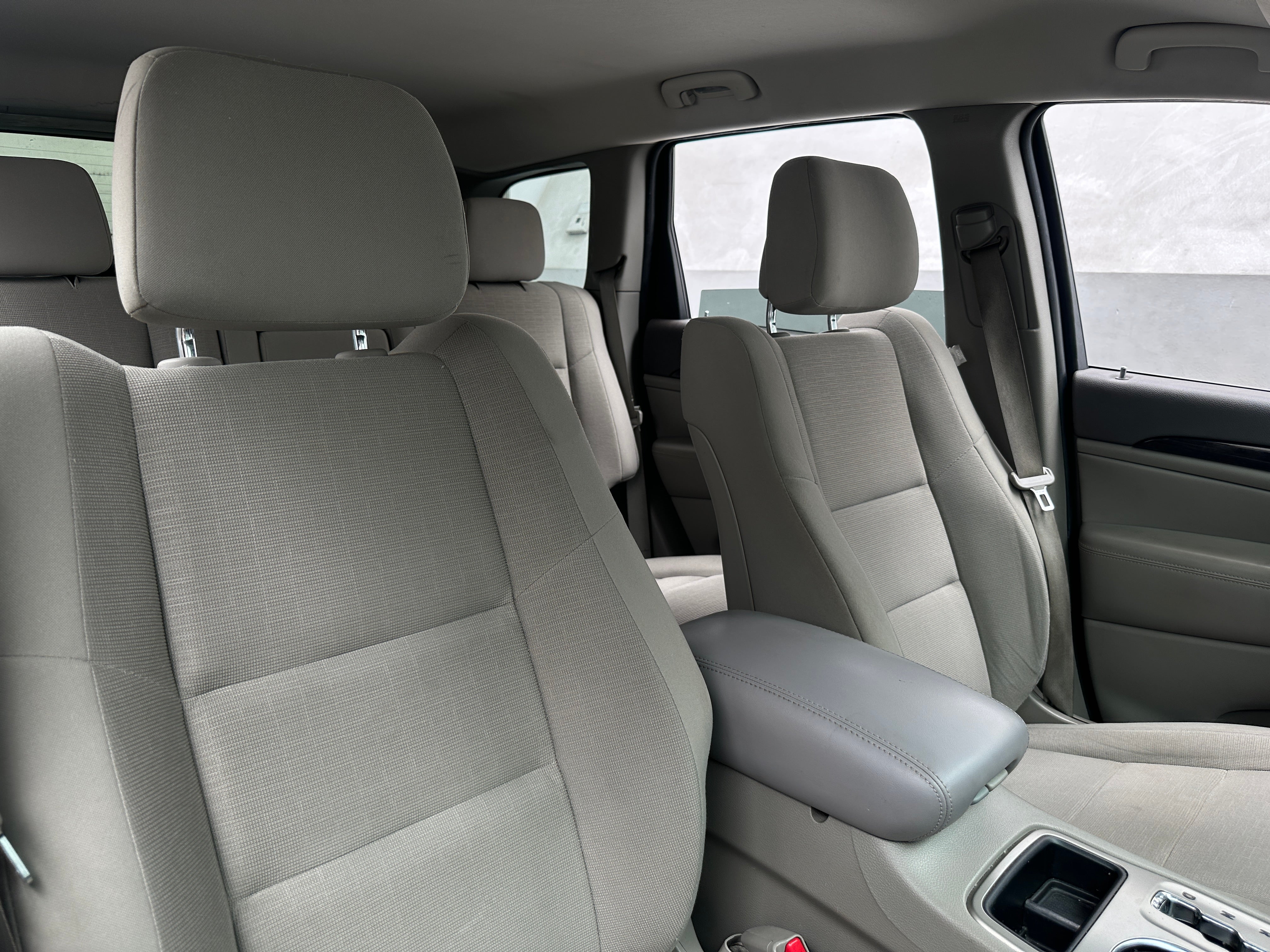 Used 2013 Jeep Grand Cherokee Laredo with VIN 1C4RJEAG5DC589077 for sale in Pewaukee, WI