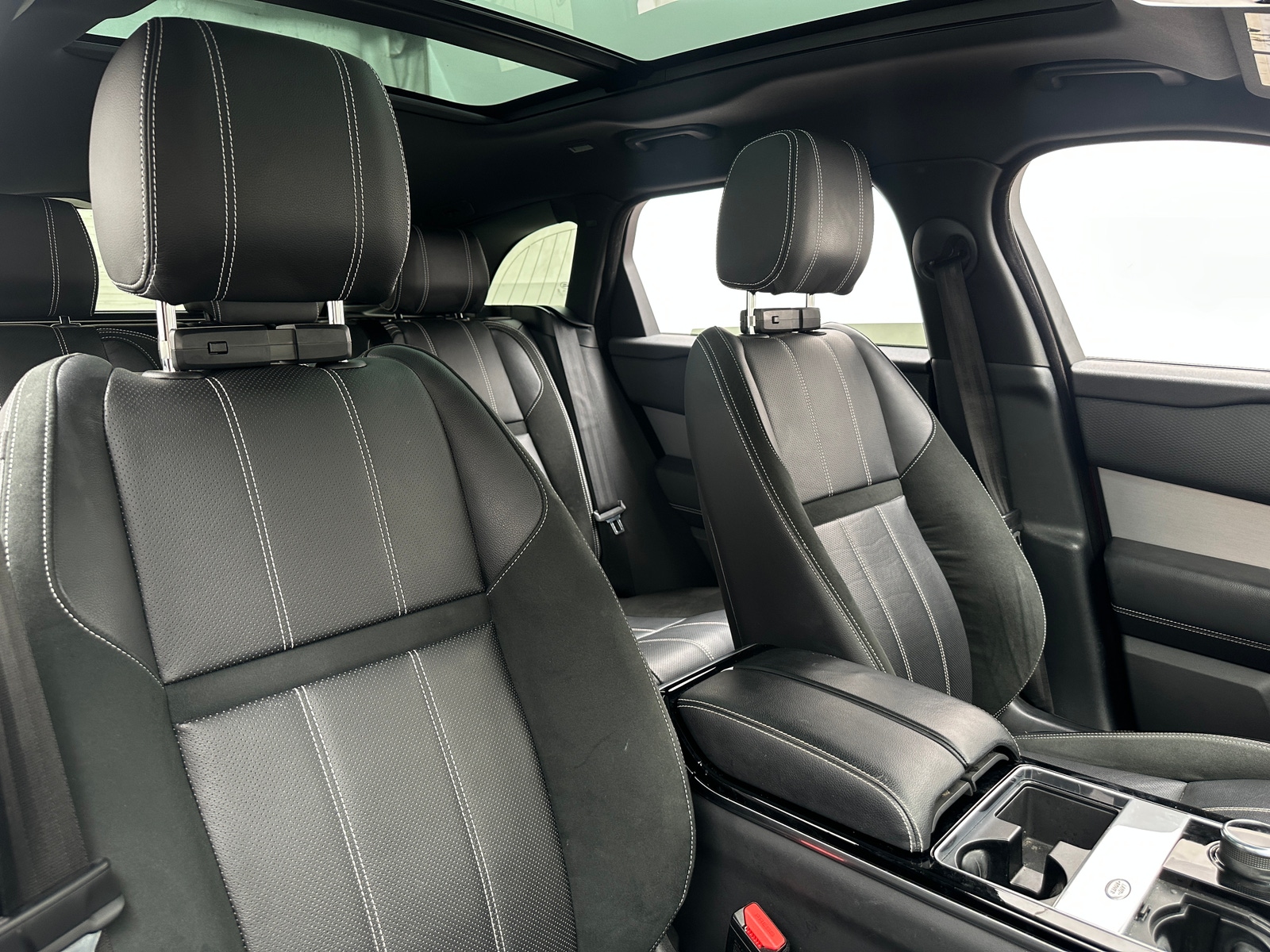 Thumbnail: 2020 Land Rover Range Rover Velar - 2