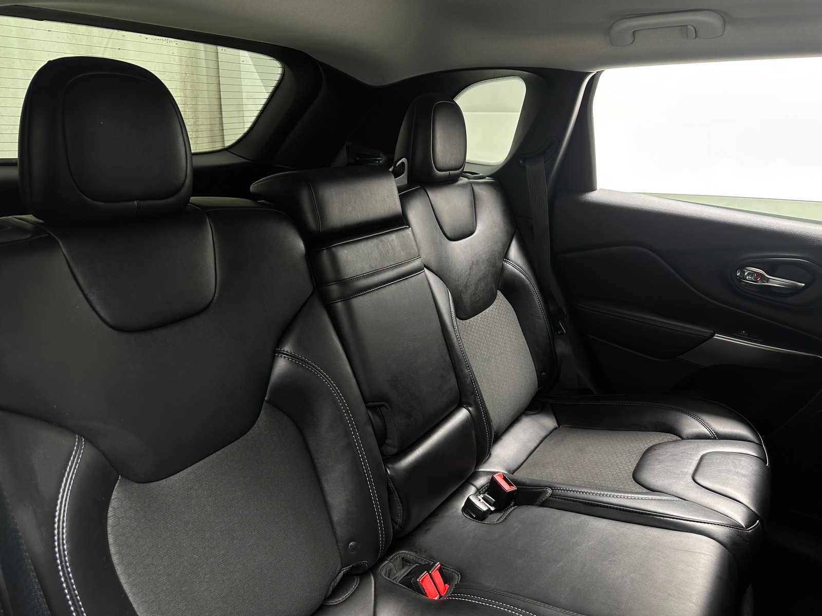 Thumbnail: 2019 Jeep Cherokee - 6