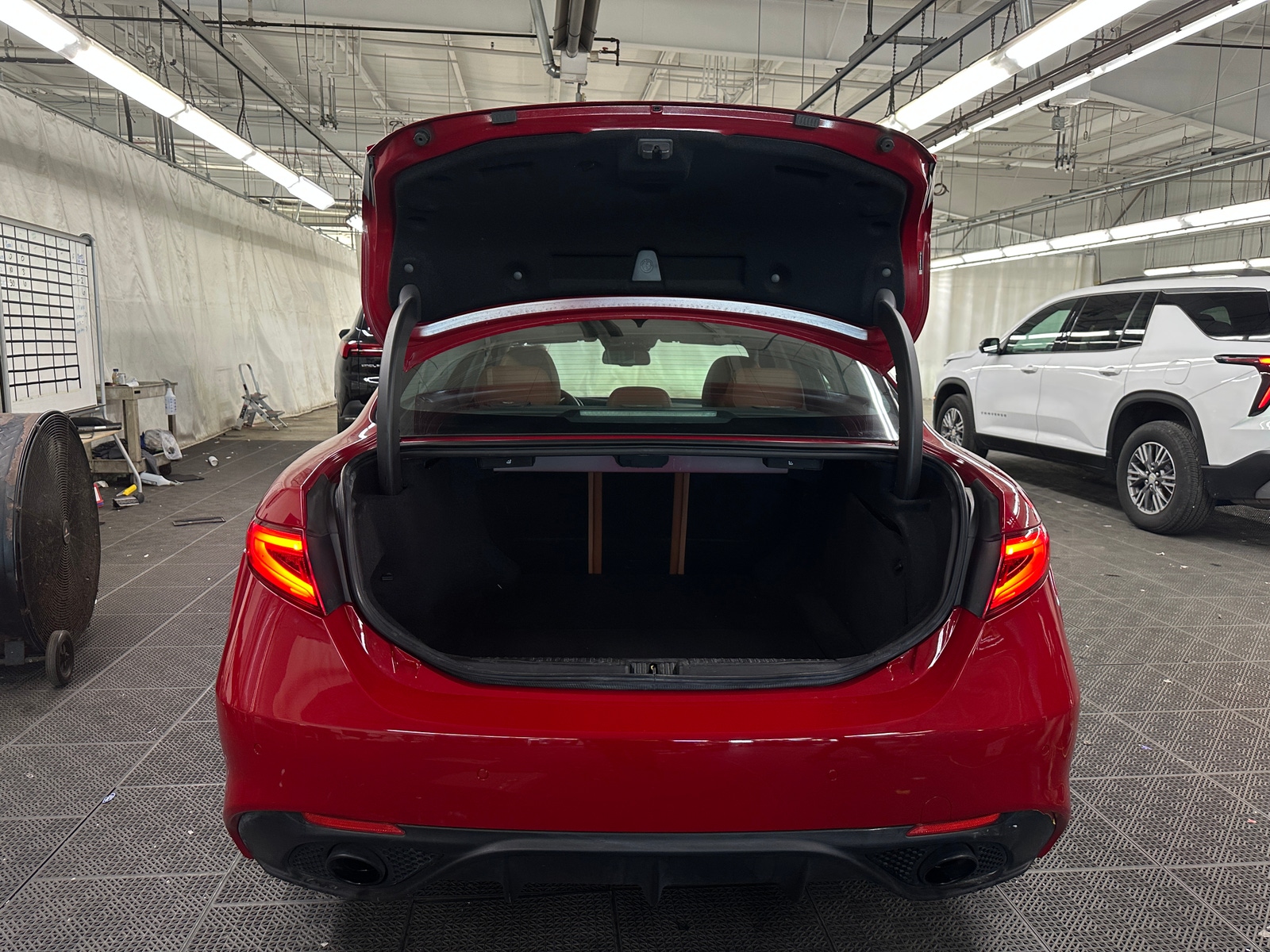 Thumbnail: 2019 Alfa Romeo Giulia - 6