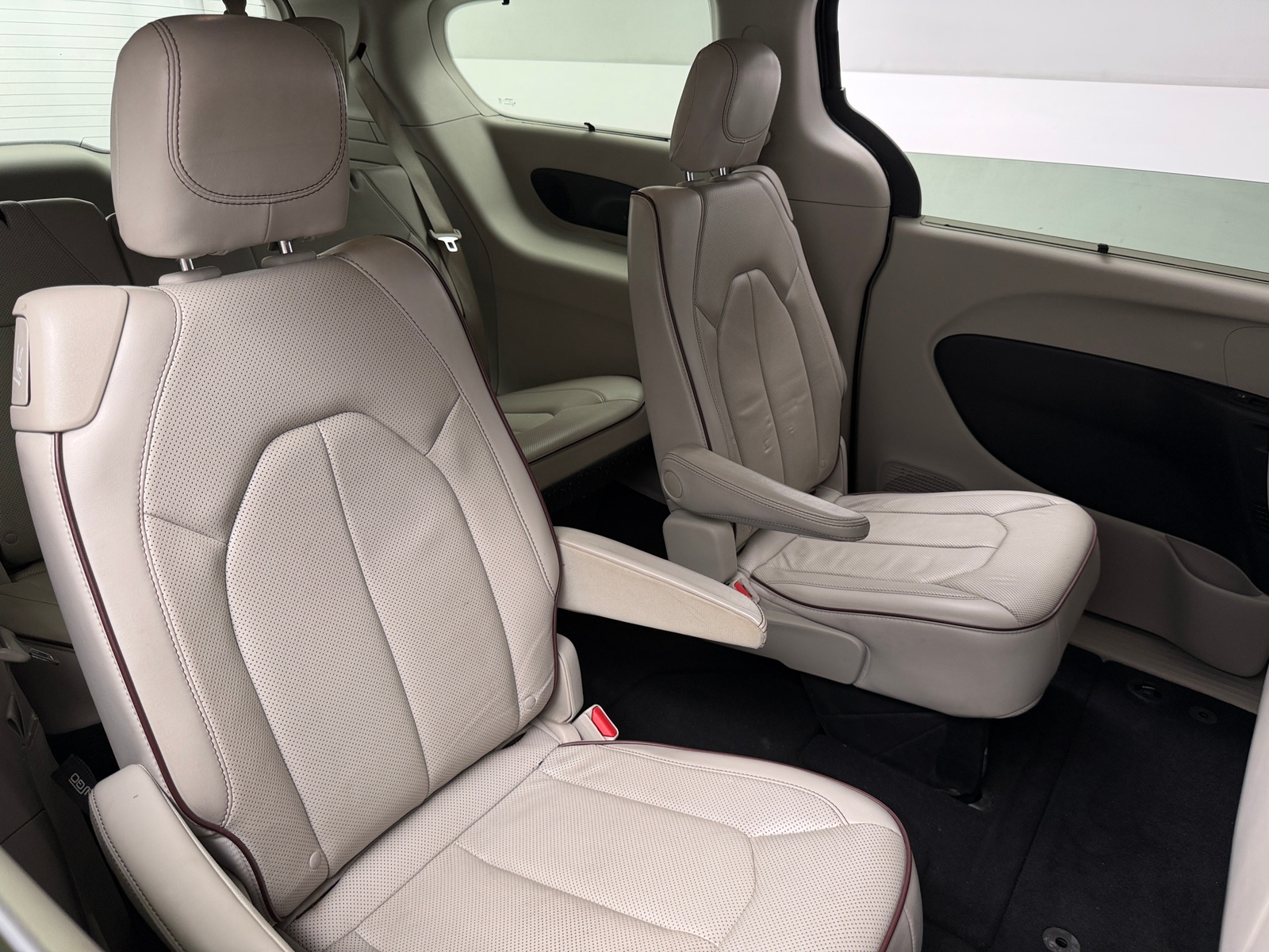 Thumbnail: 2020 Chrysler Pacifica - 5