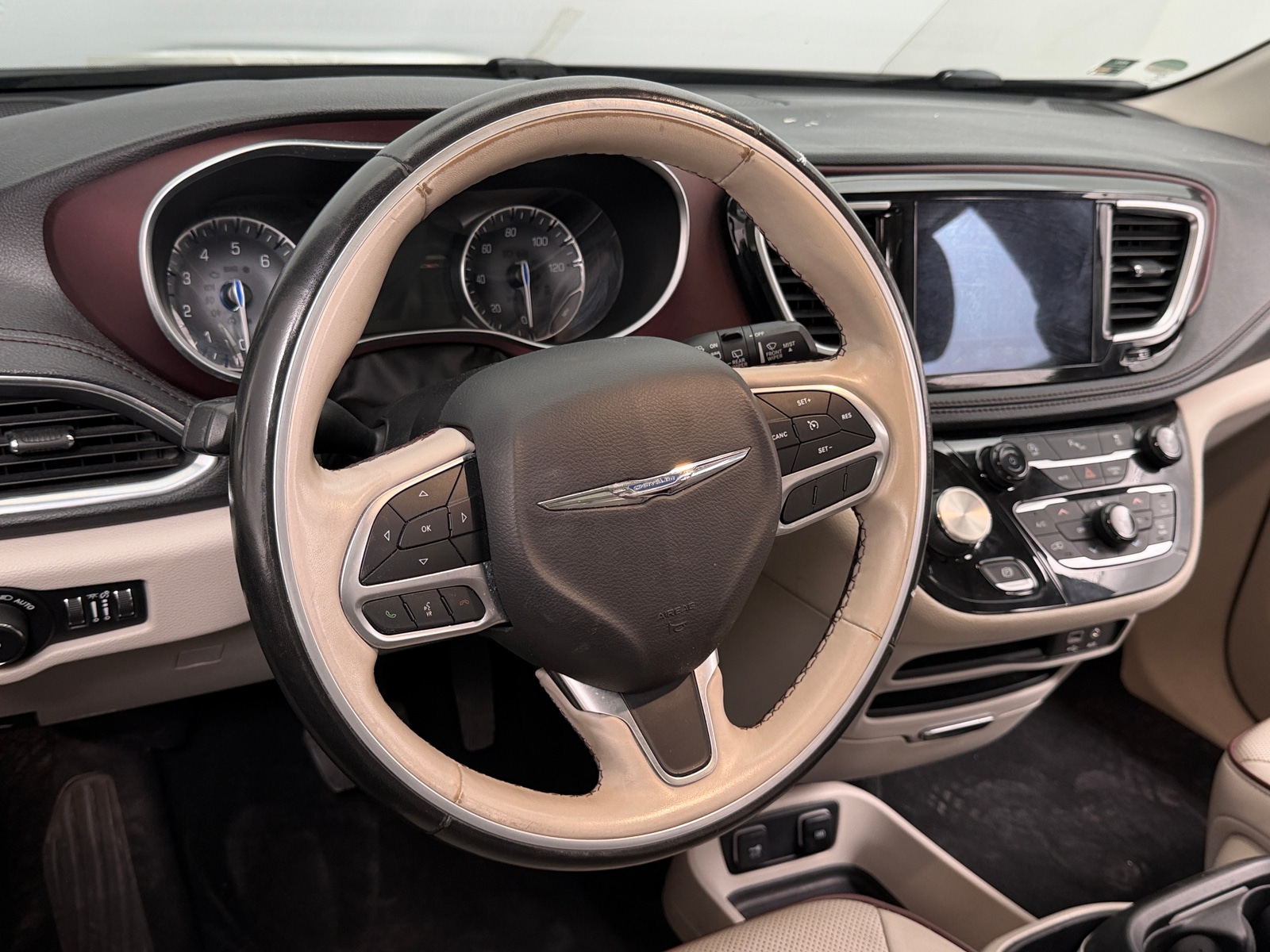 Thumbnail: 2020 Chrysler Pacifica - 4