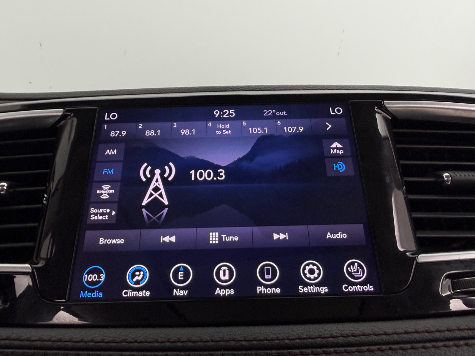 Thumbnail: 2020 Chrysler Pacifica - 3