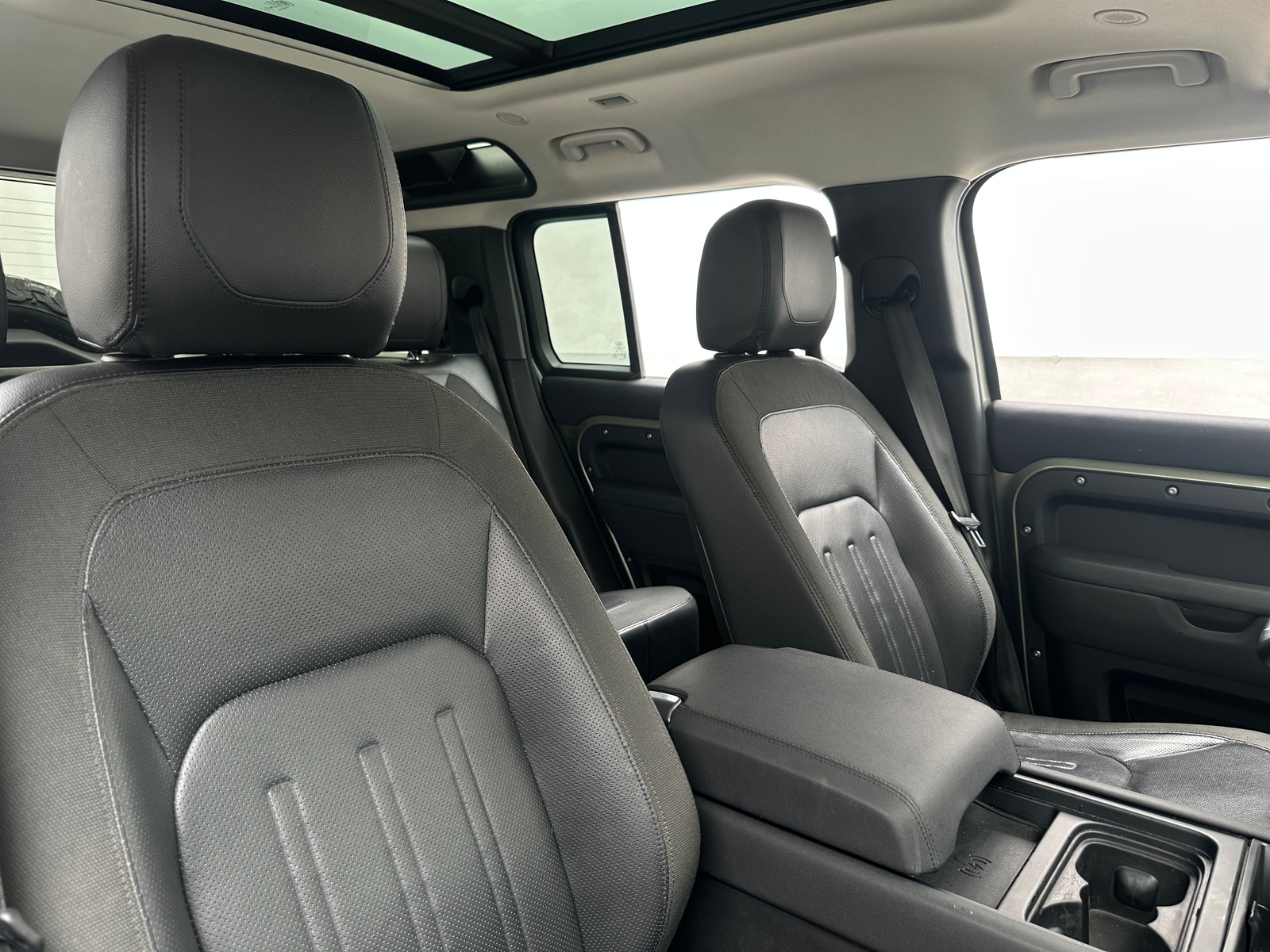 Thumbnail: 2020 Land Rover Defender - 2