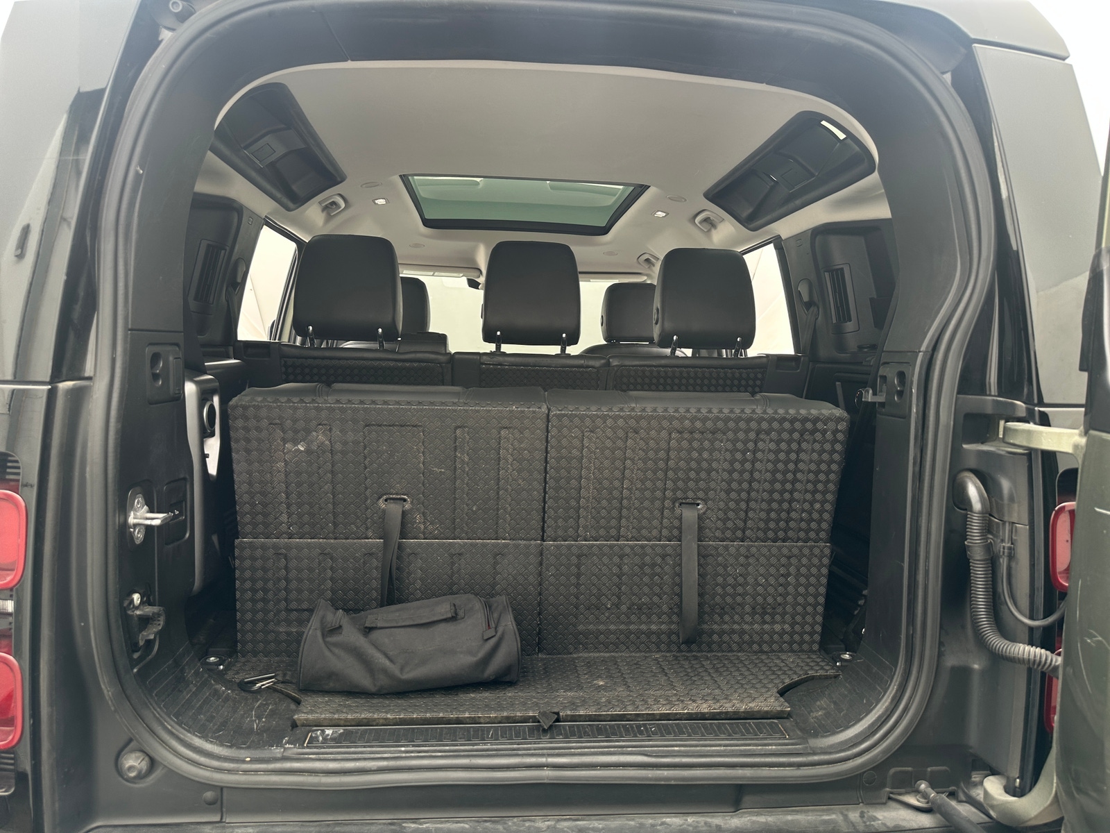 Thumbnail: 2020 Land Rover Defender - 7